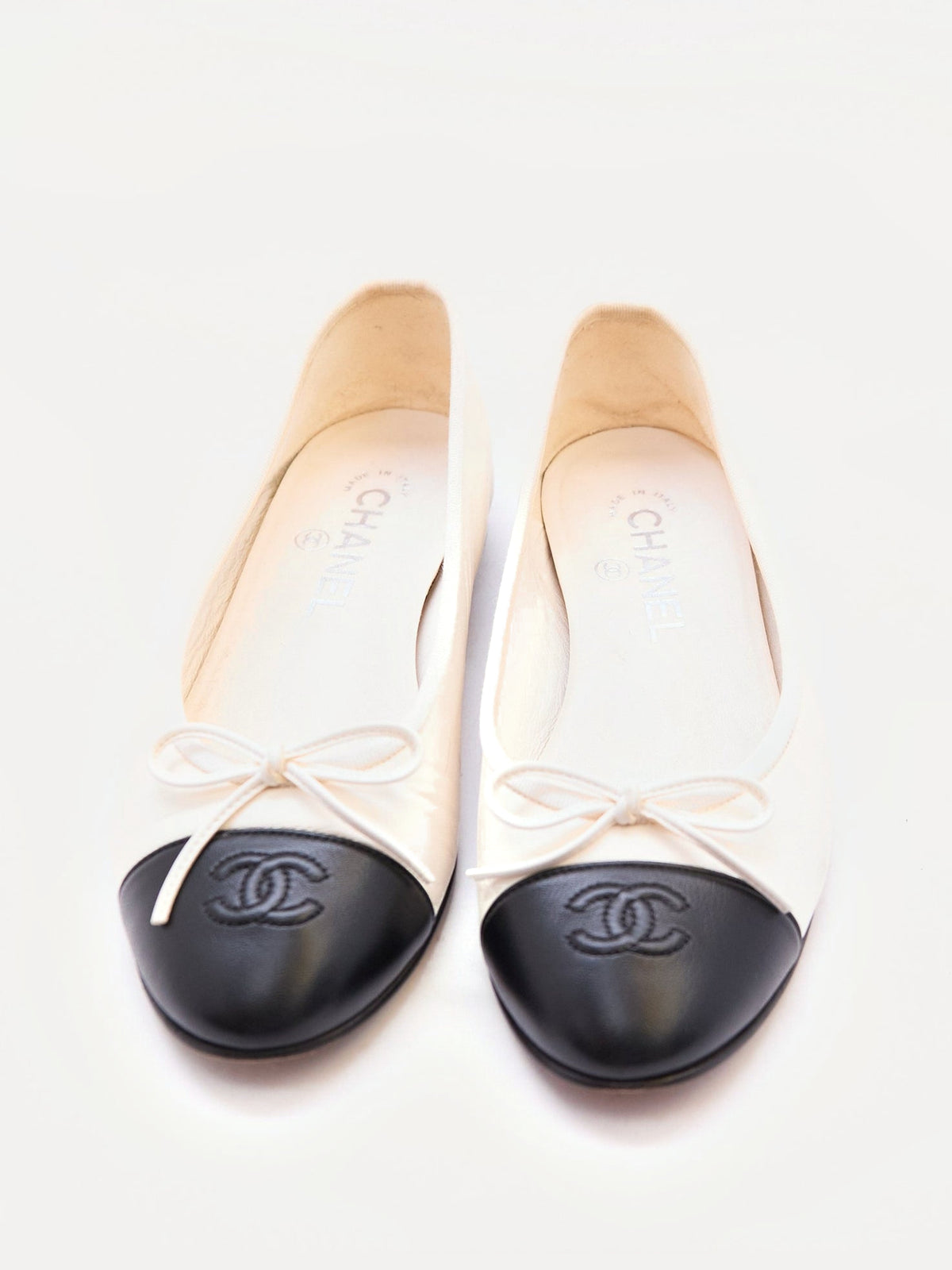 Chanel White Leather Black Toe Flats Size 38