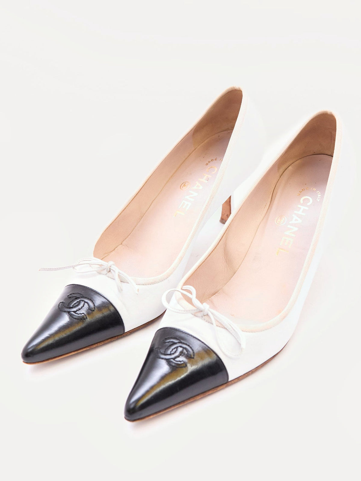 Chanel White Leather Black Toe Pointed Heels Size 39