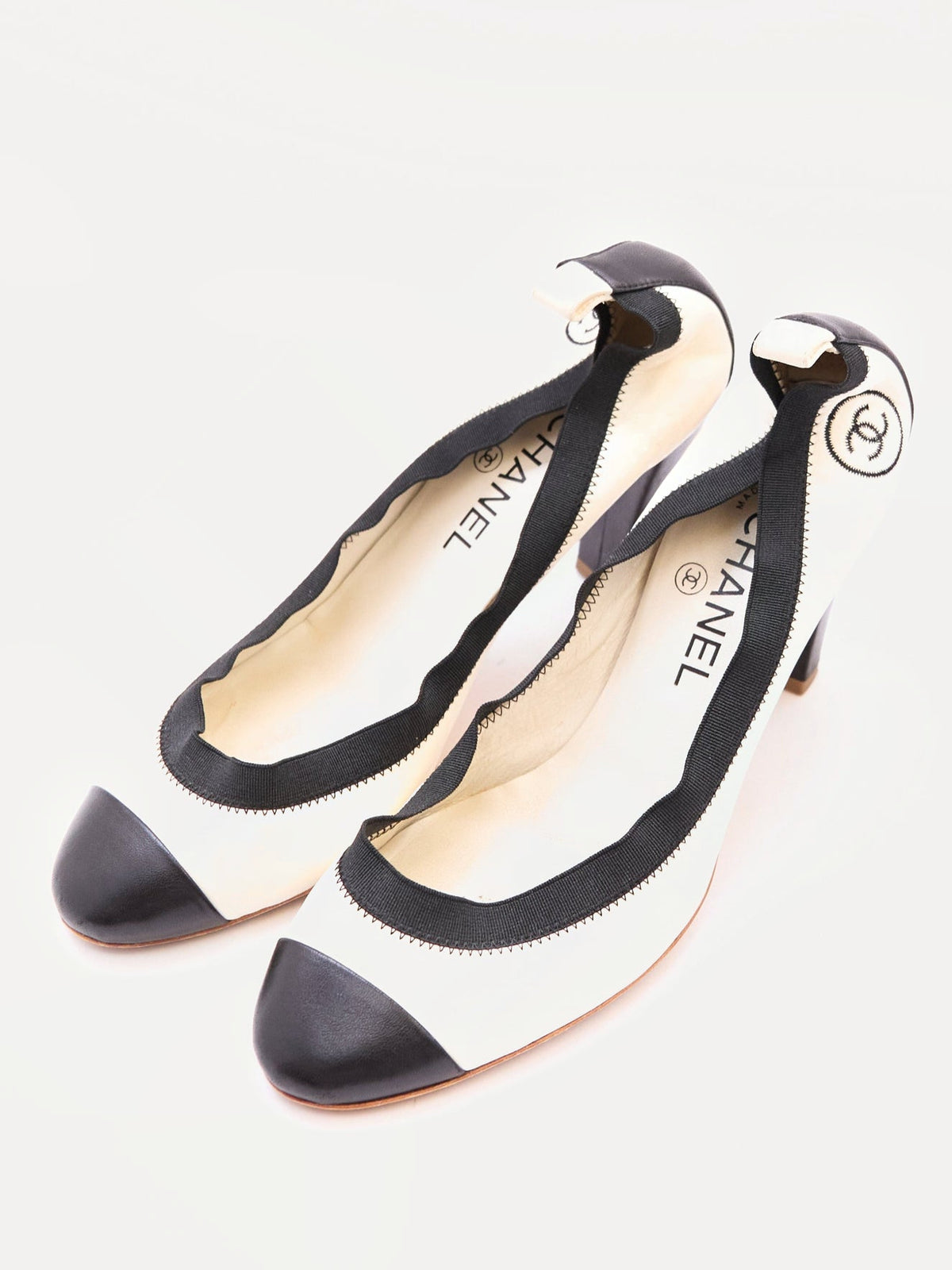Chanel White Black Scrunch Ballet Pumps Size 40
