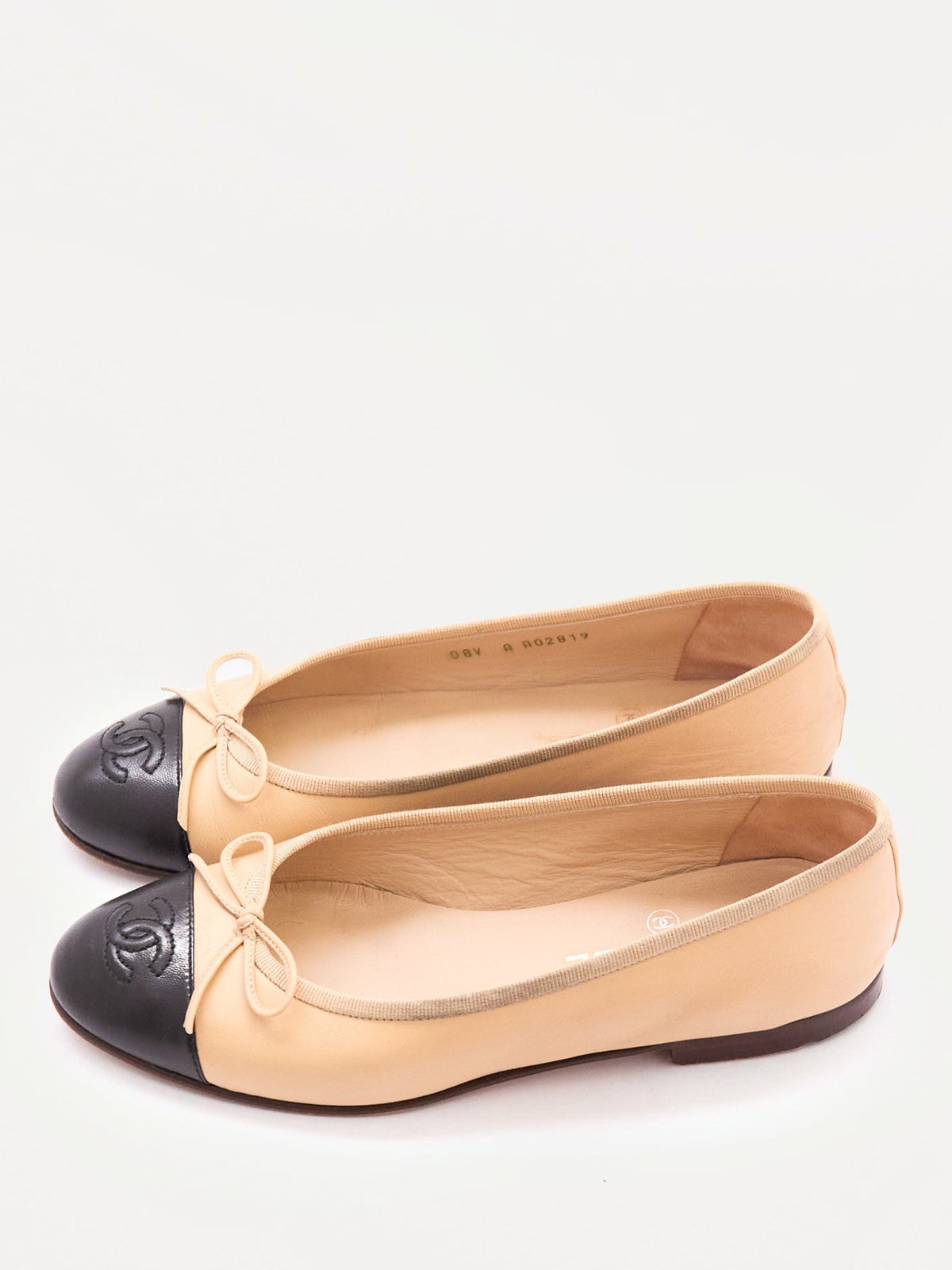 Chanel Beige and Black Leather Cap Toe Flat Size 36