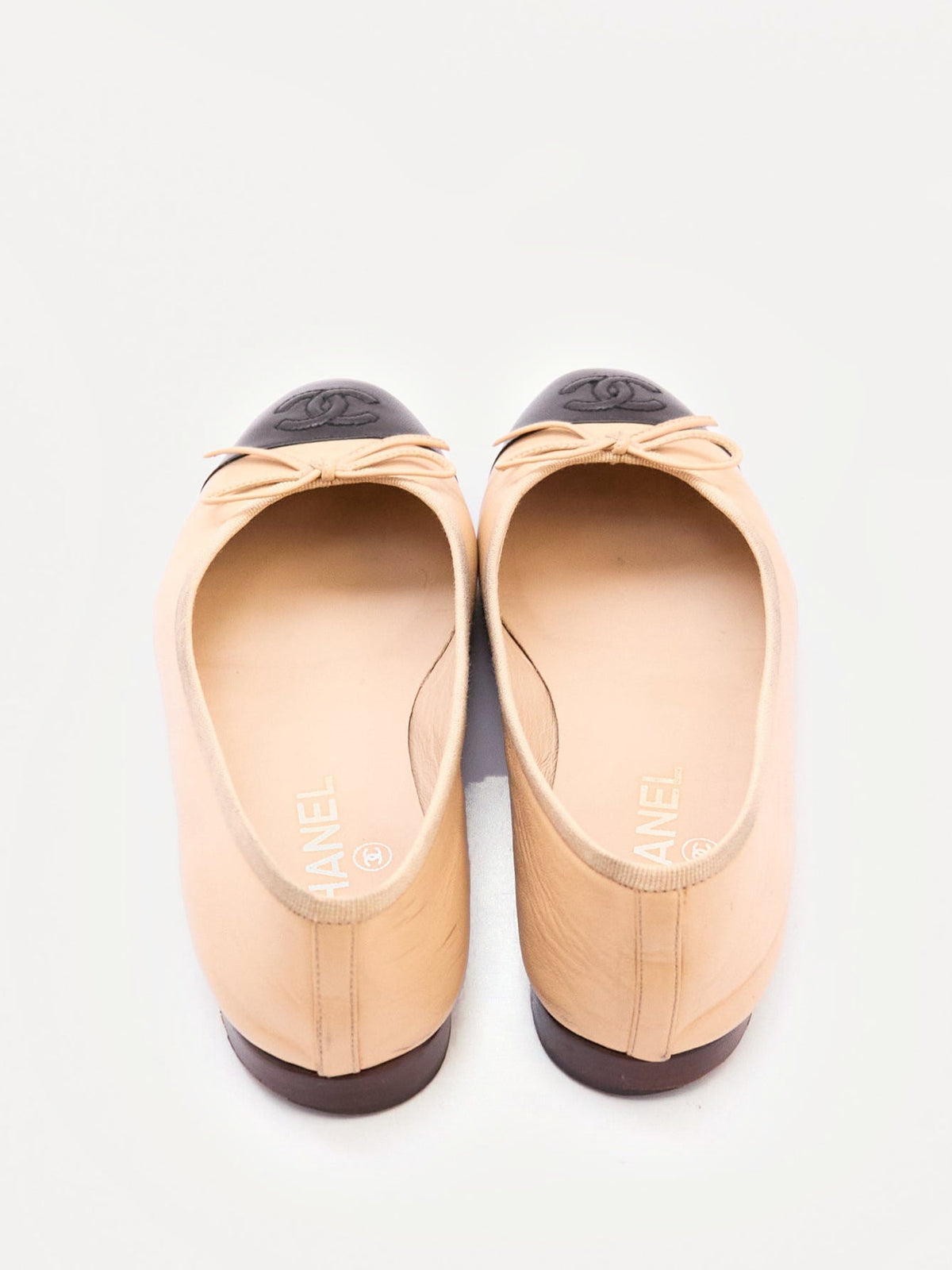 Chanel Beige and Black Leather Cap Toe Flat Size 36