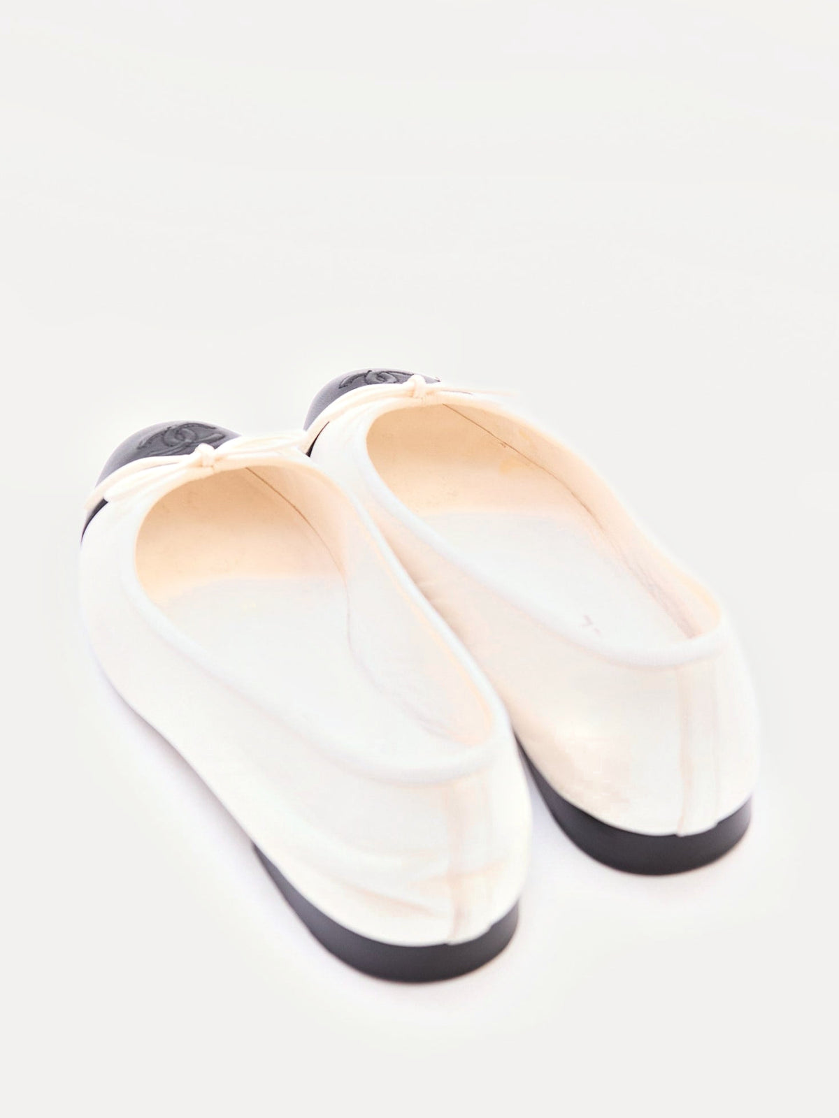 Chanel White Leather Black Toe Flats Size 38