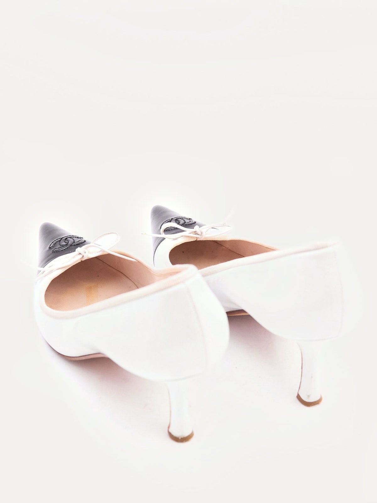 Chanel White Leather Black Toe Pointed Heels Size 39