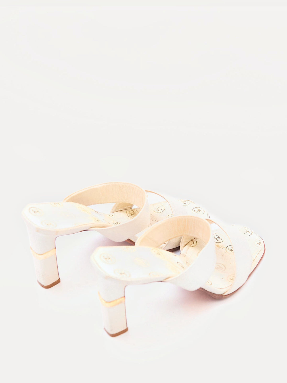 Chanel White CC Logo Leather Strap Sandals Size 39