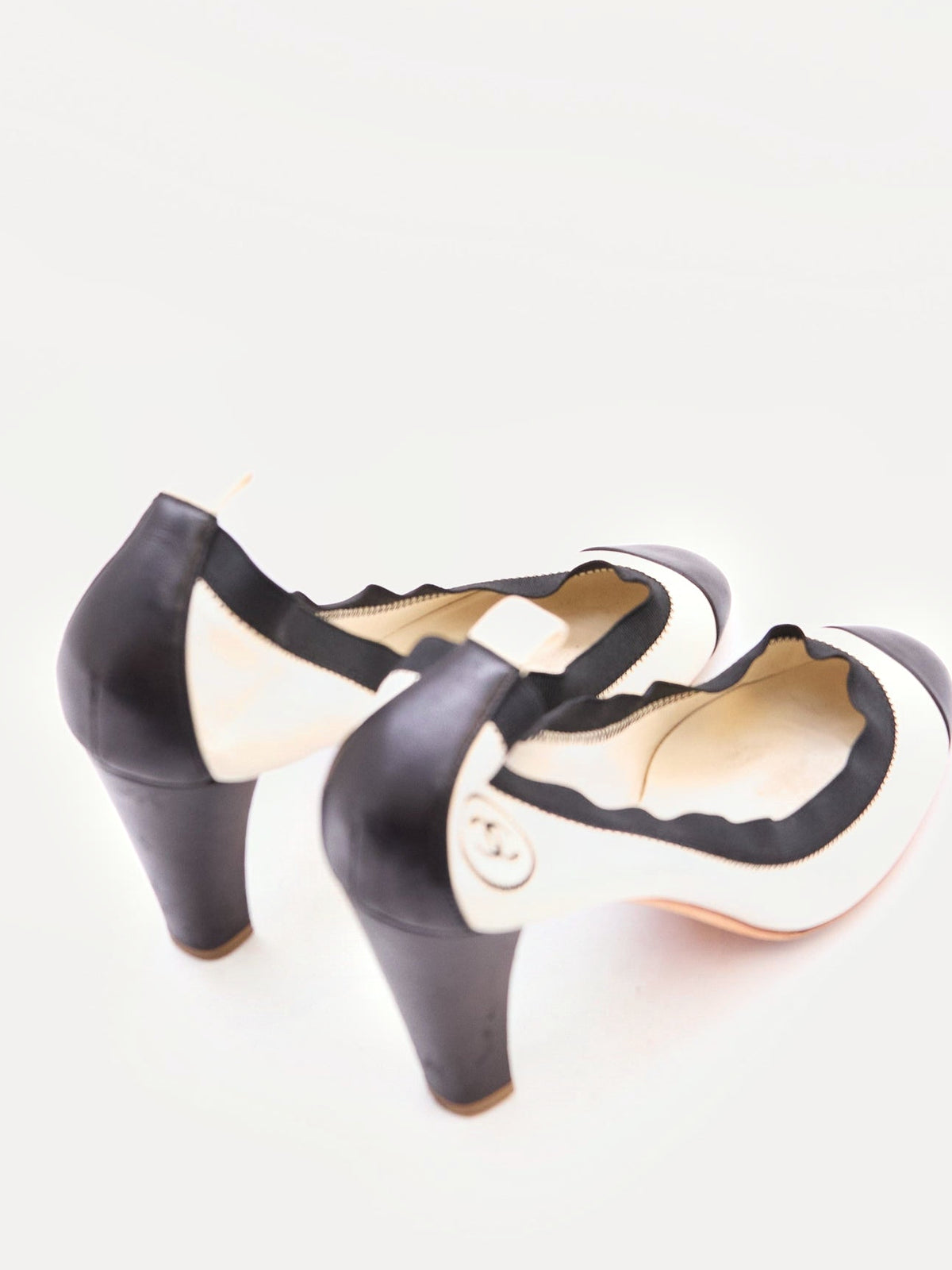 Chanel White Black Scrunch Ballet Pumps Size 40