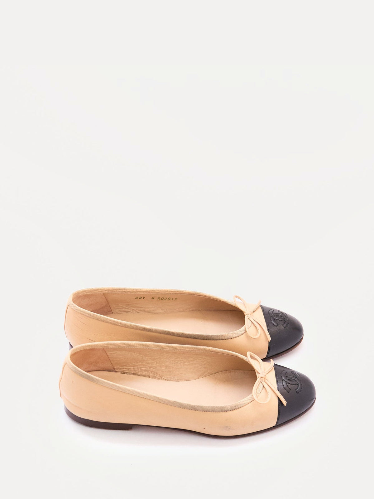 Chanel Beige and Black Leather Cap Toe Flat Size 36