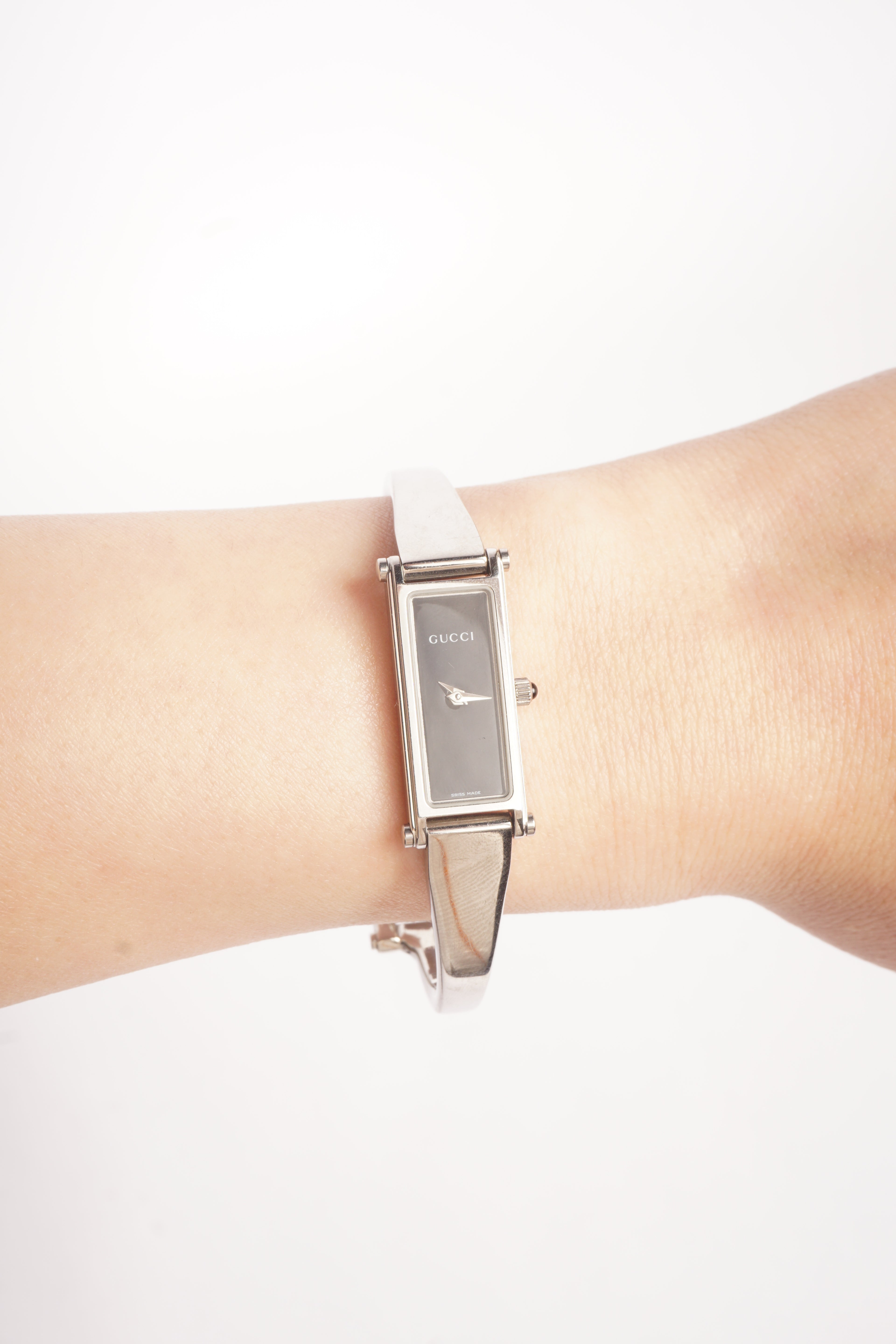 Gucci Silver Black Bangle 1500L Quartz Watch