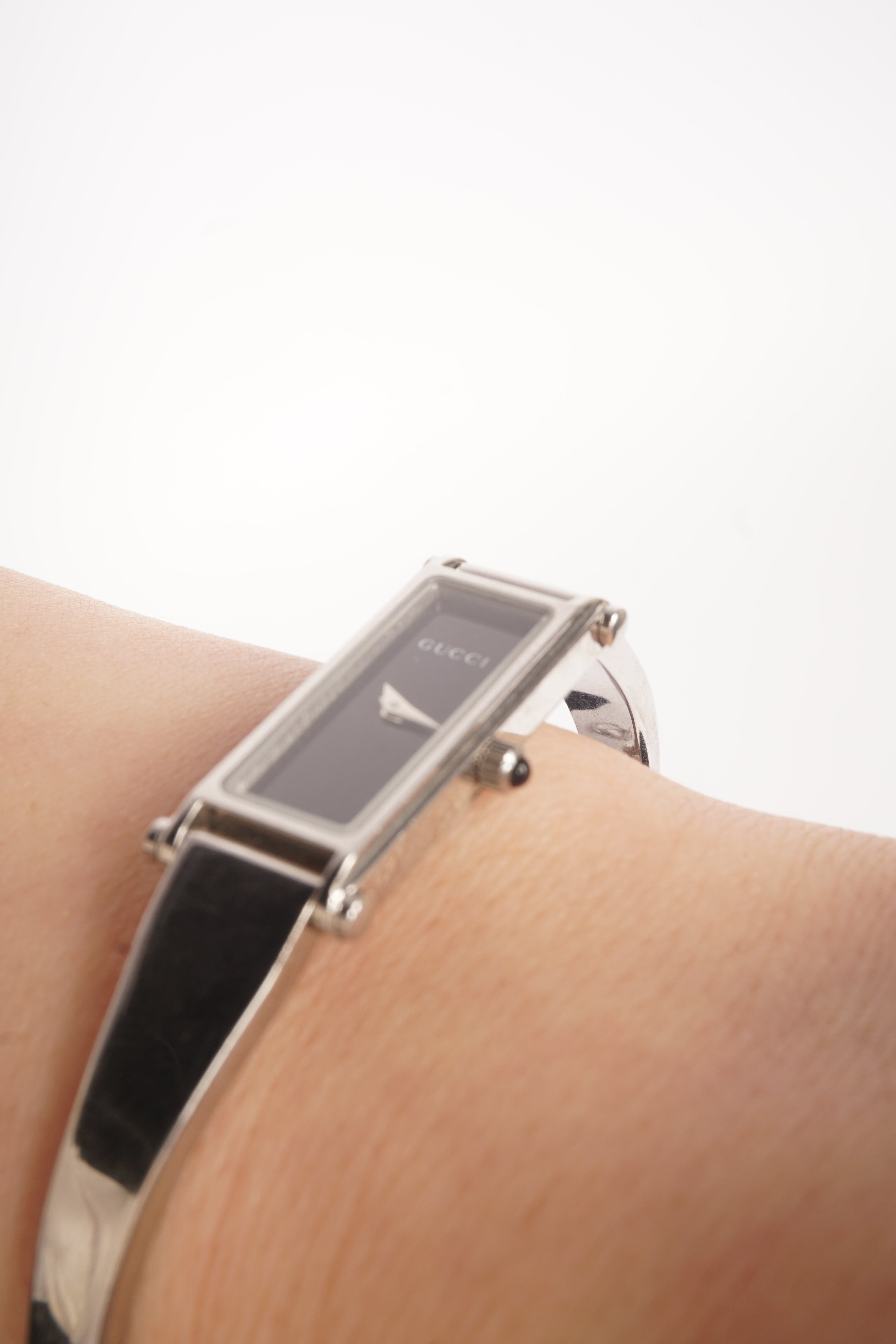 Gucci Silver Black Bangle 1500L Quartz Watch