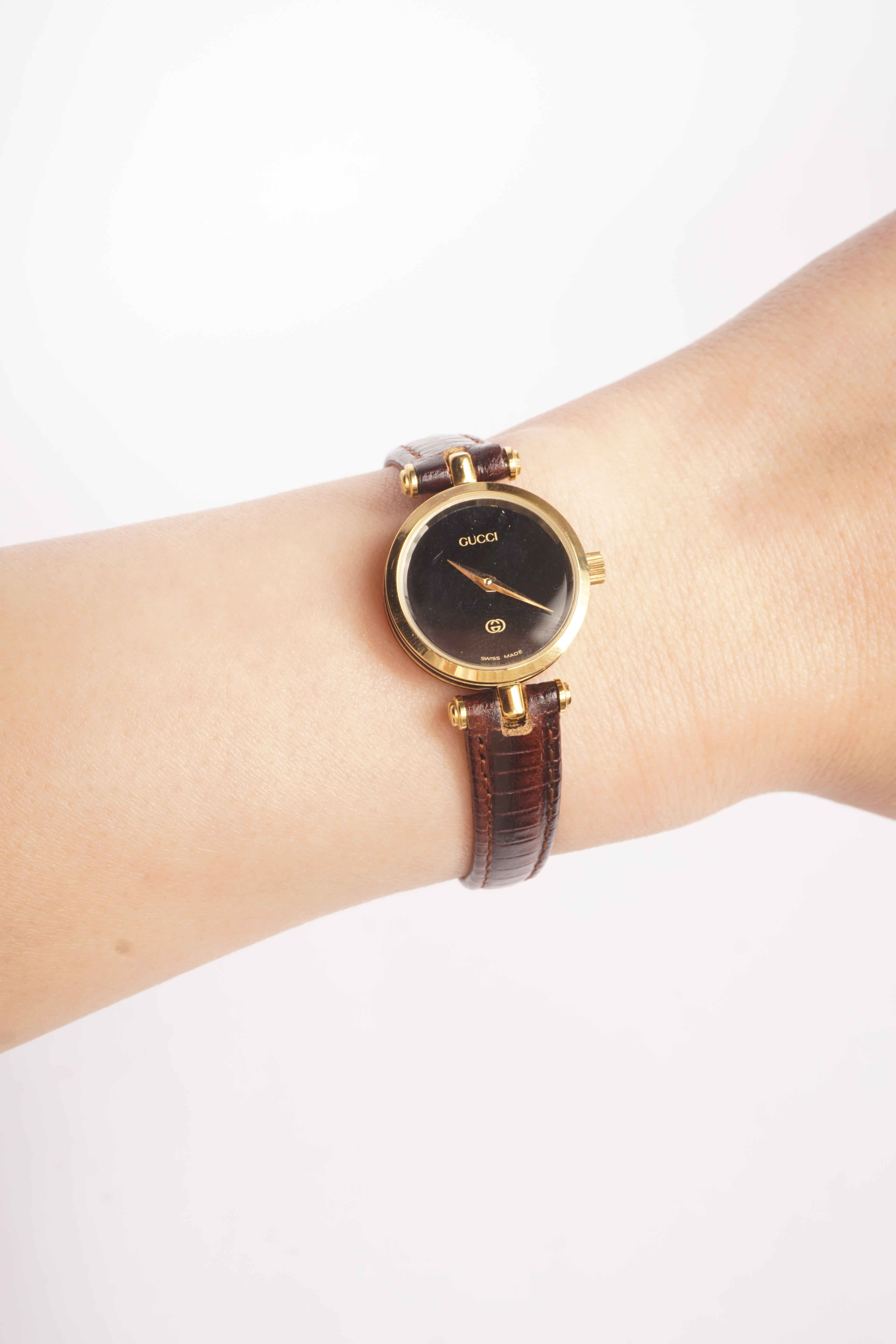 Gucci Gold Black Quartz 2000L Watch