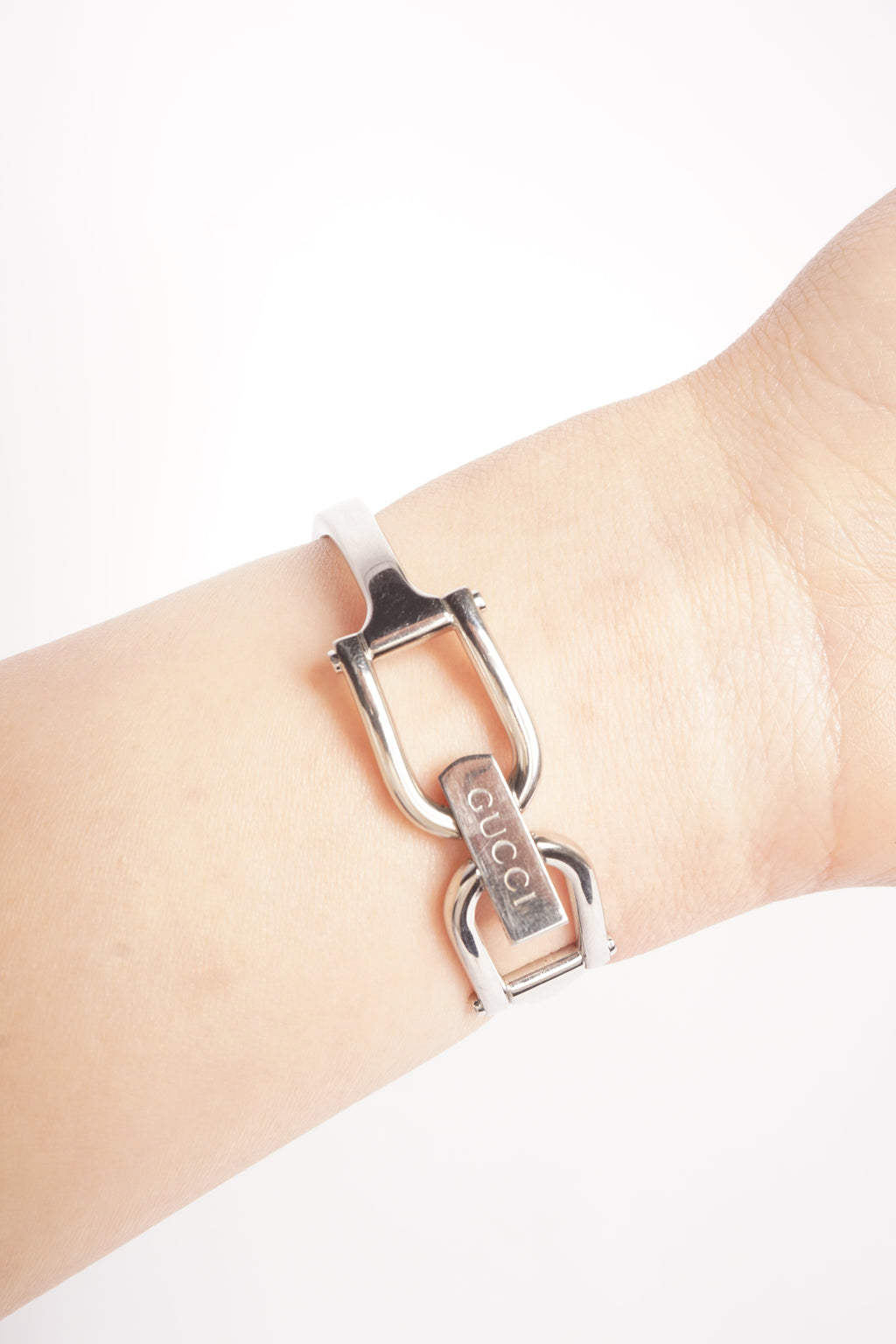 Gucci Roman Numeral Silver Bangle 1500L Watch