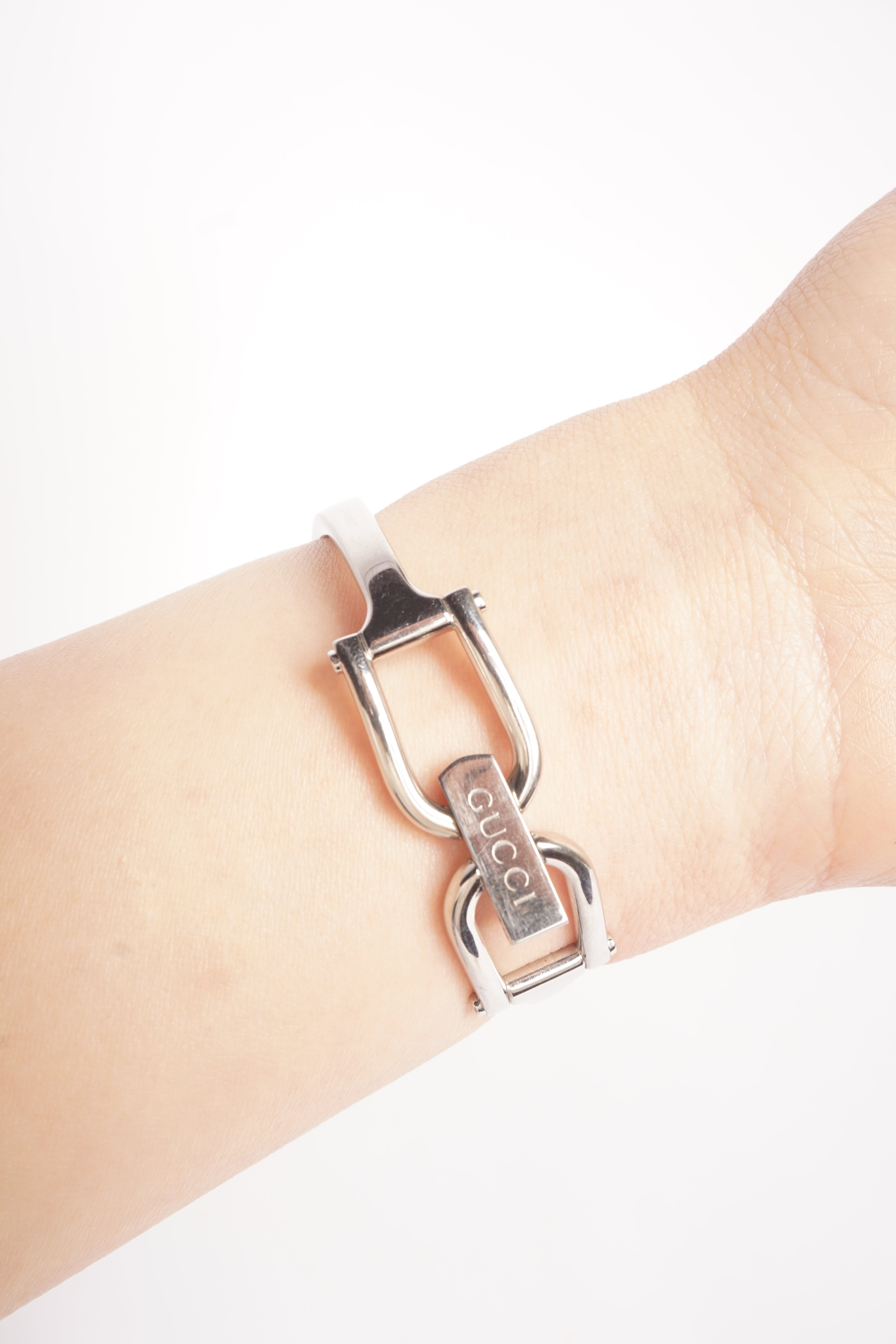 Gucci Roman Numeral Silver Bangle 1500L Watch
