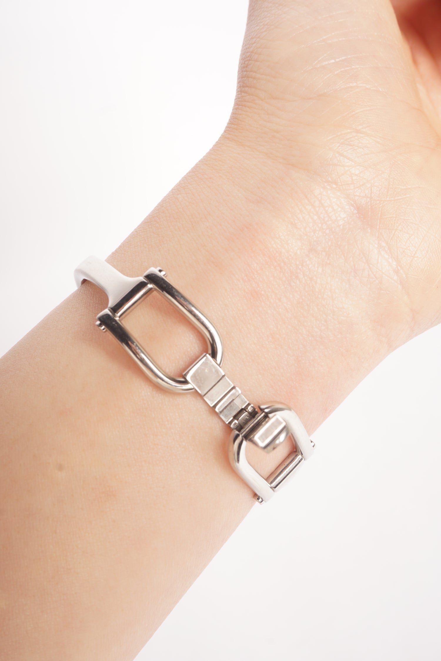 Gucci Roman Numeral Silver Bangle 1500L Watch