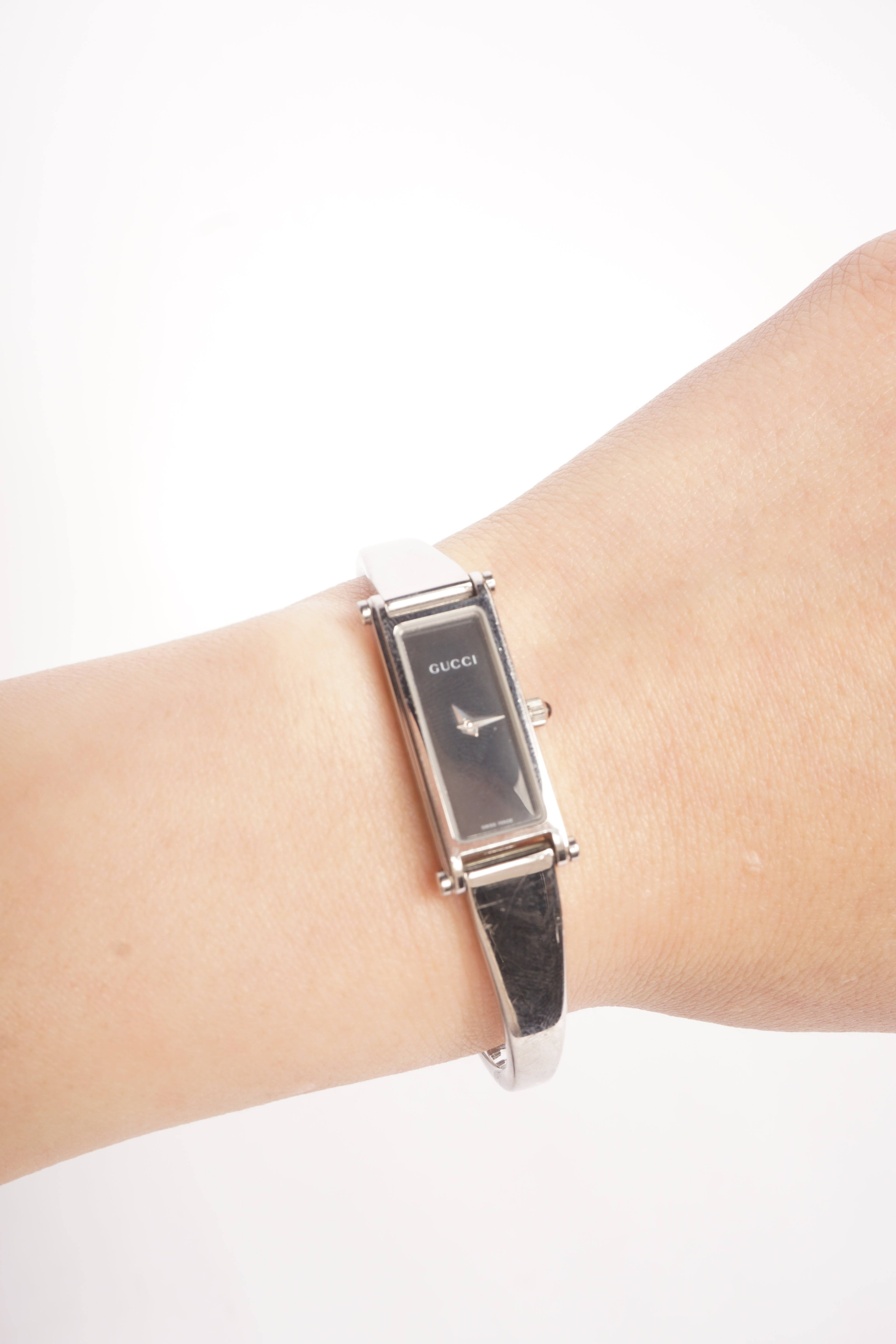 Gucci Black Dial Silver Bangle 1500L Quartz Watch