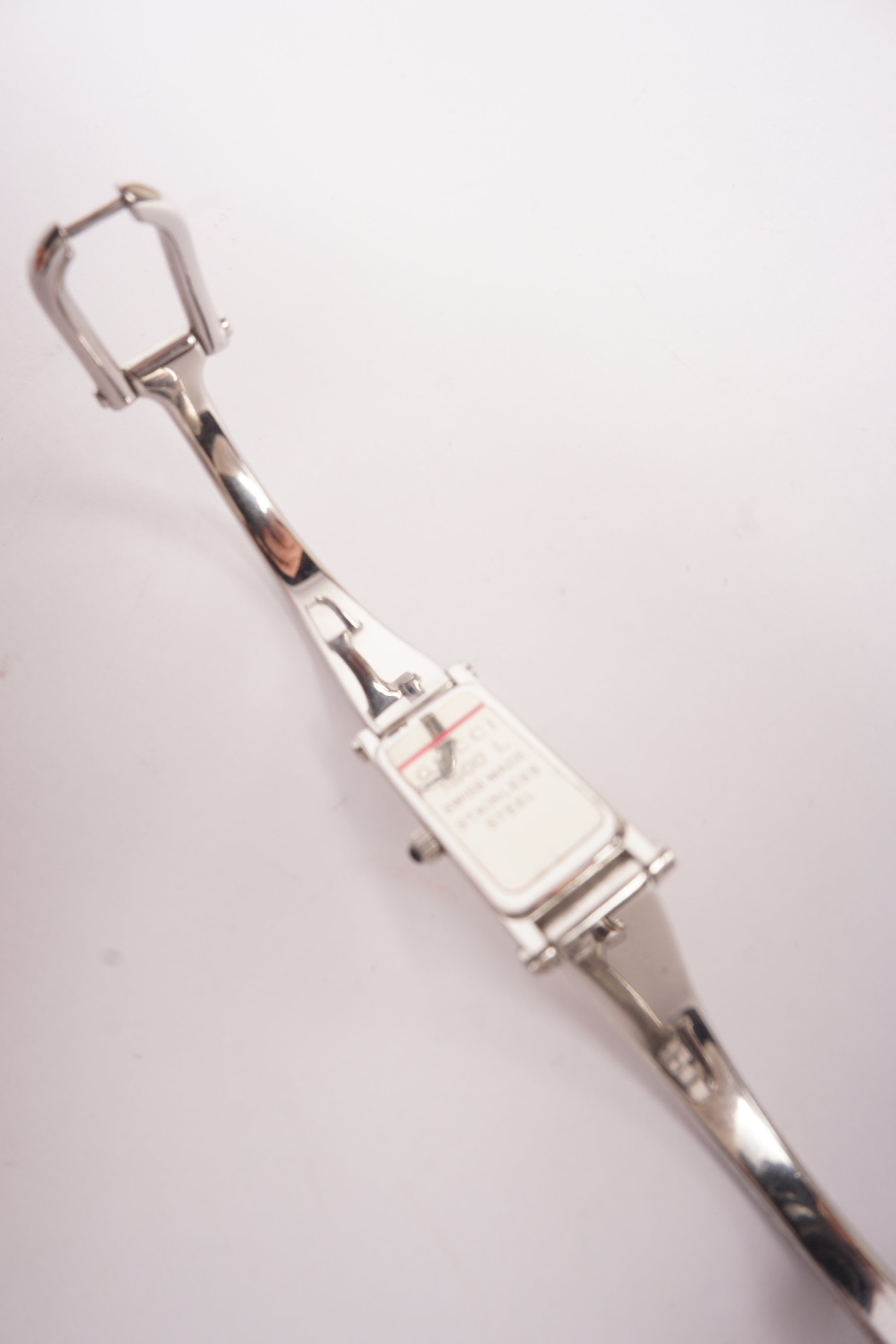 Gucci White Dial Silver 1500L Bangle Watch