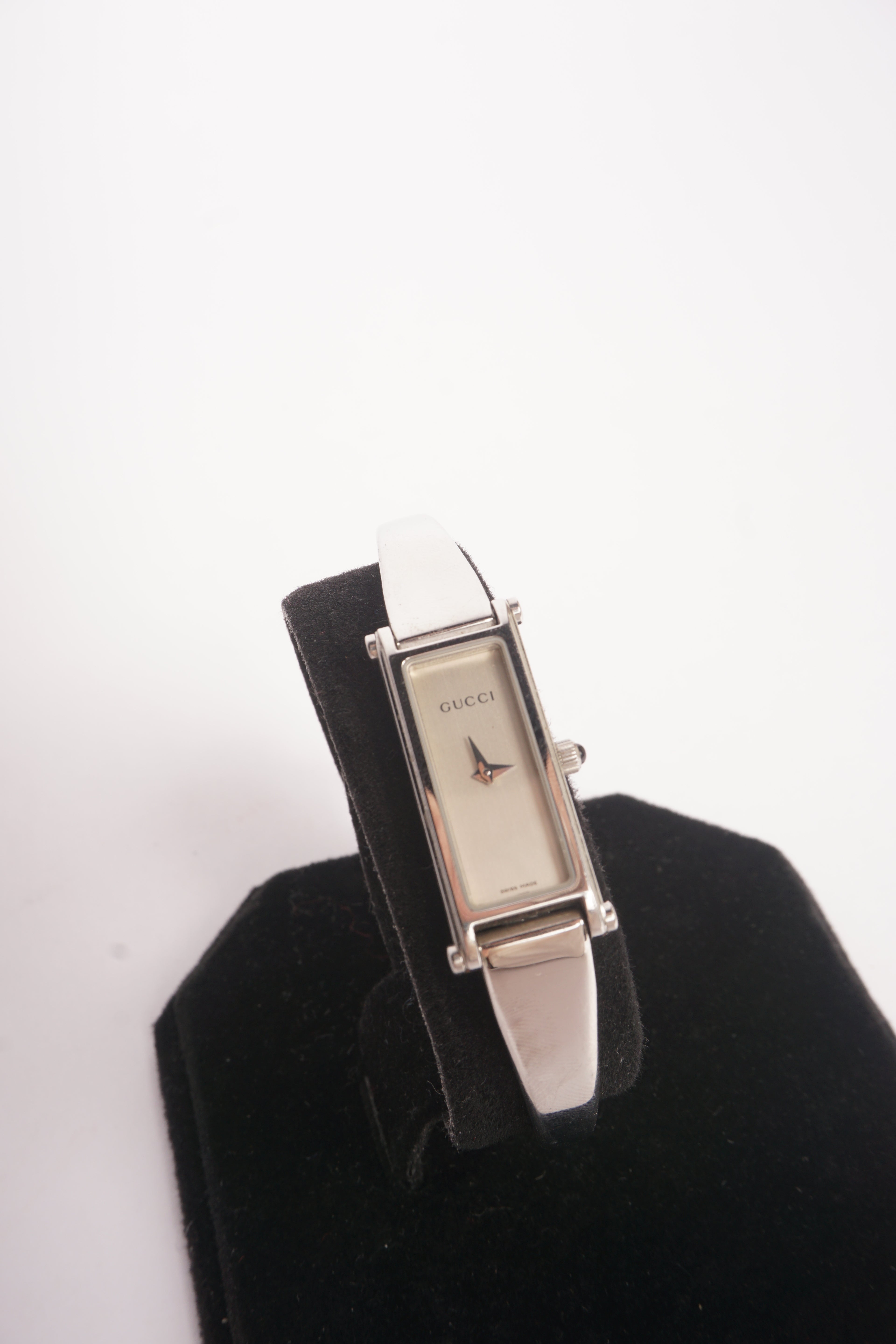 Gucci White Dial Silver 1500L Bangle Watch
