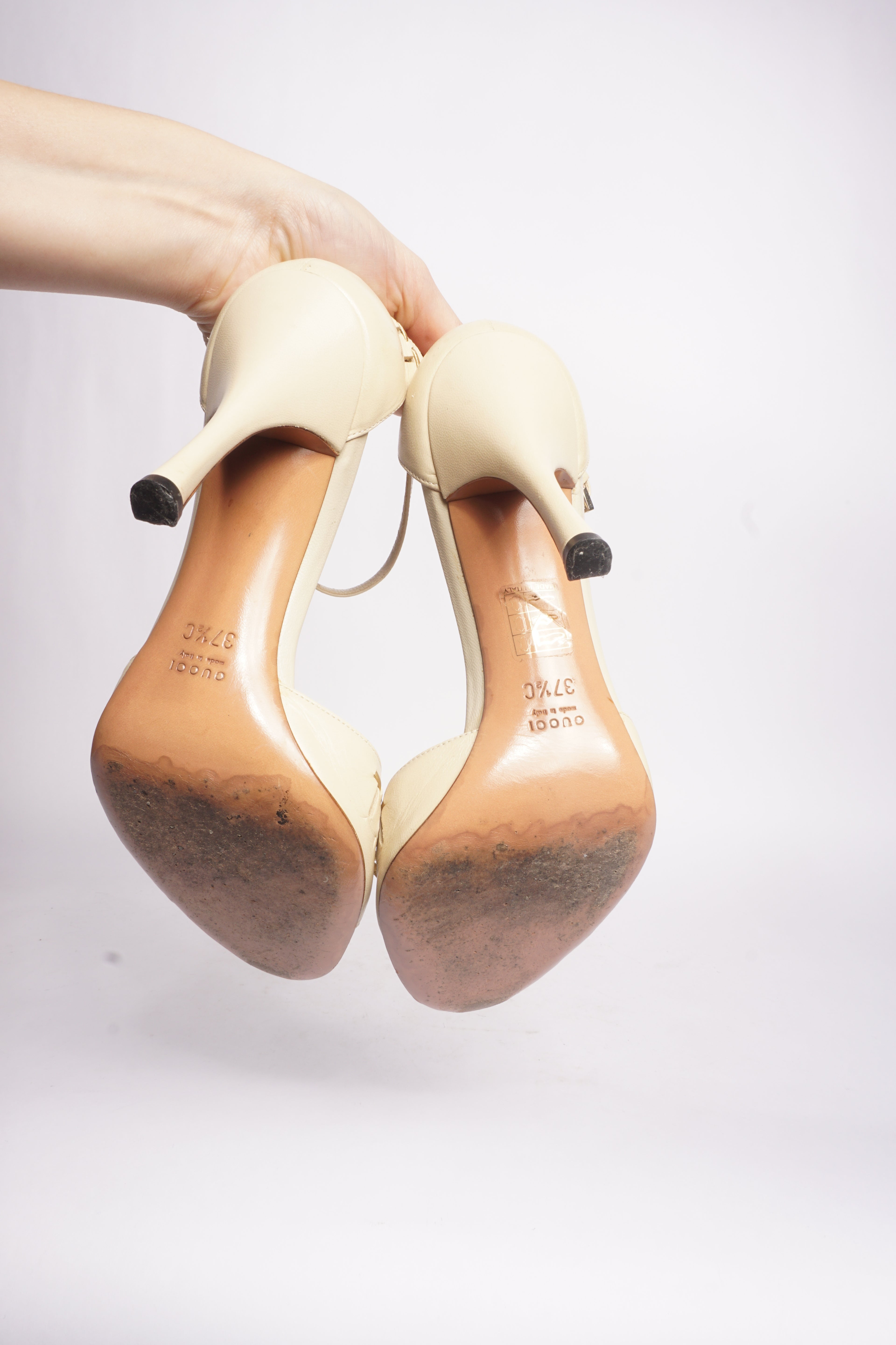 Gucci Gold Leather Heeled Pumps
