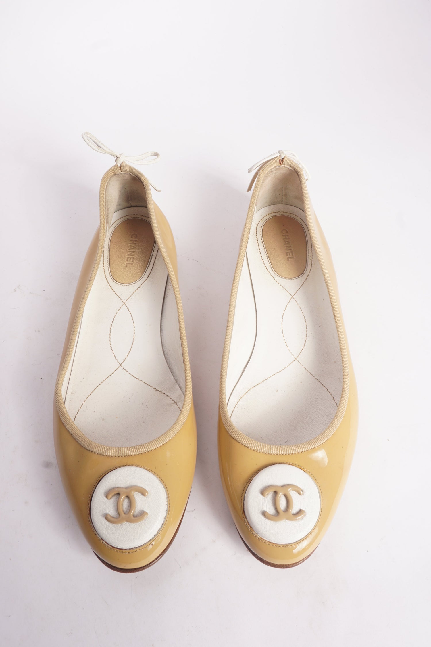 00's Chanel Patent Yellow CC Logo Flats