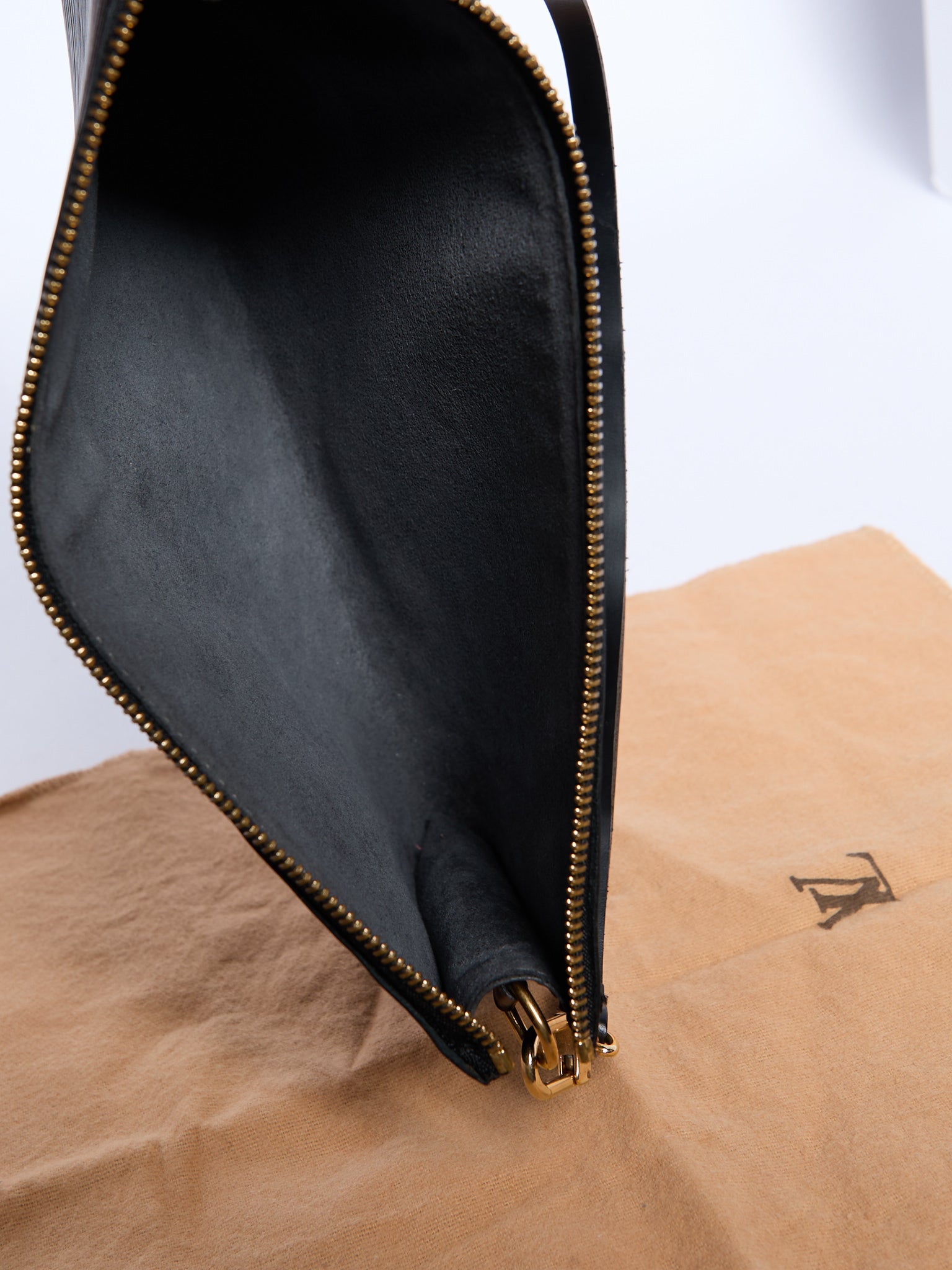 Louis Vuitton Black Epi Pochette