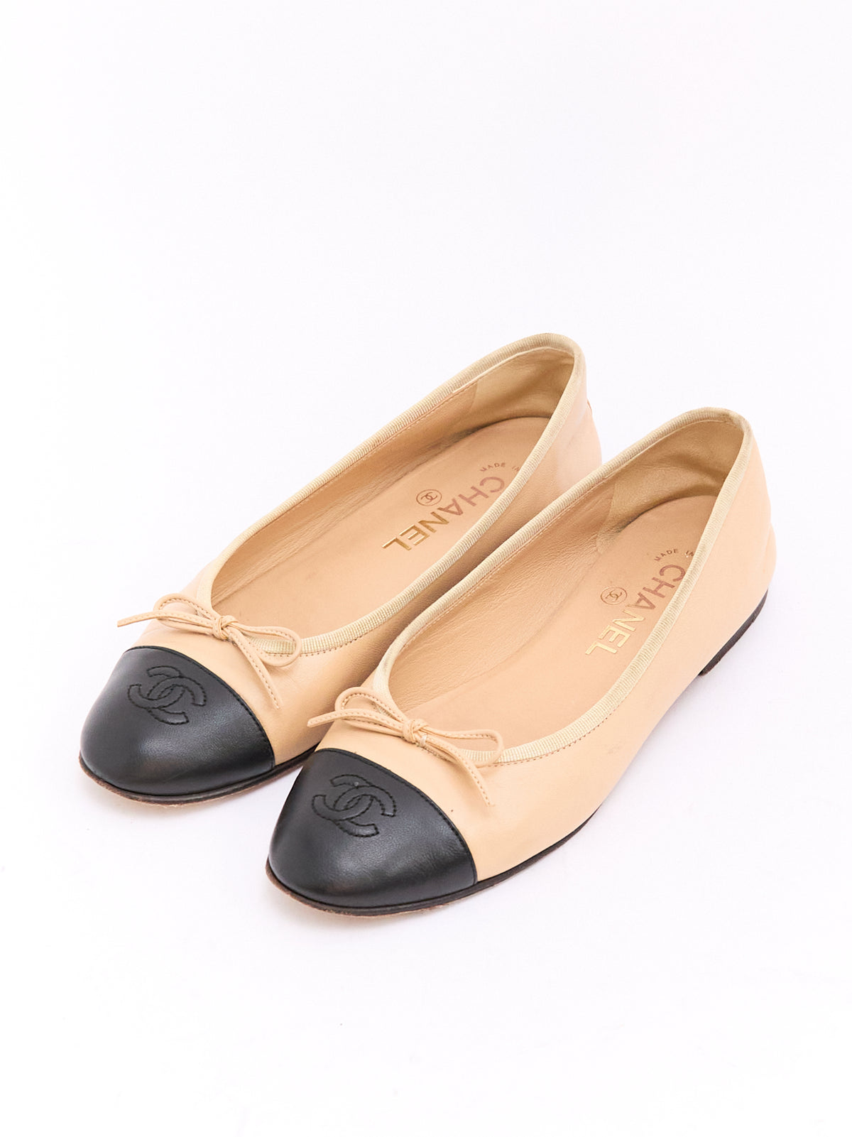 Chanel Beige Black Lambskin CC Cap Toe Ballet Flat 37.5
