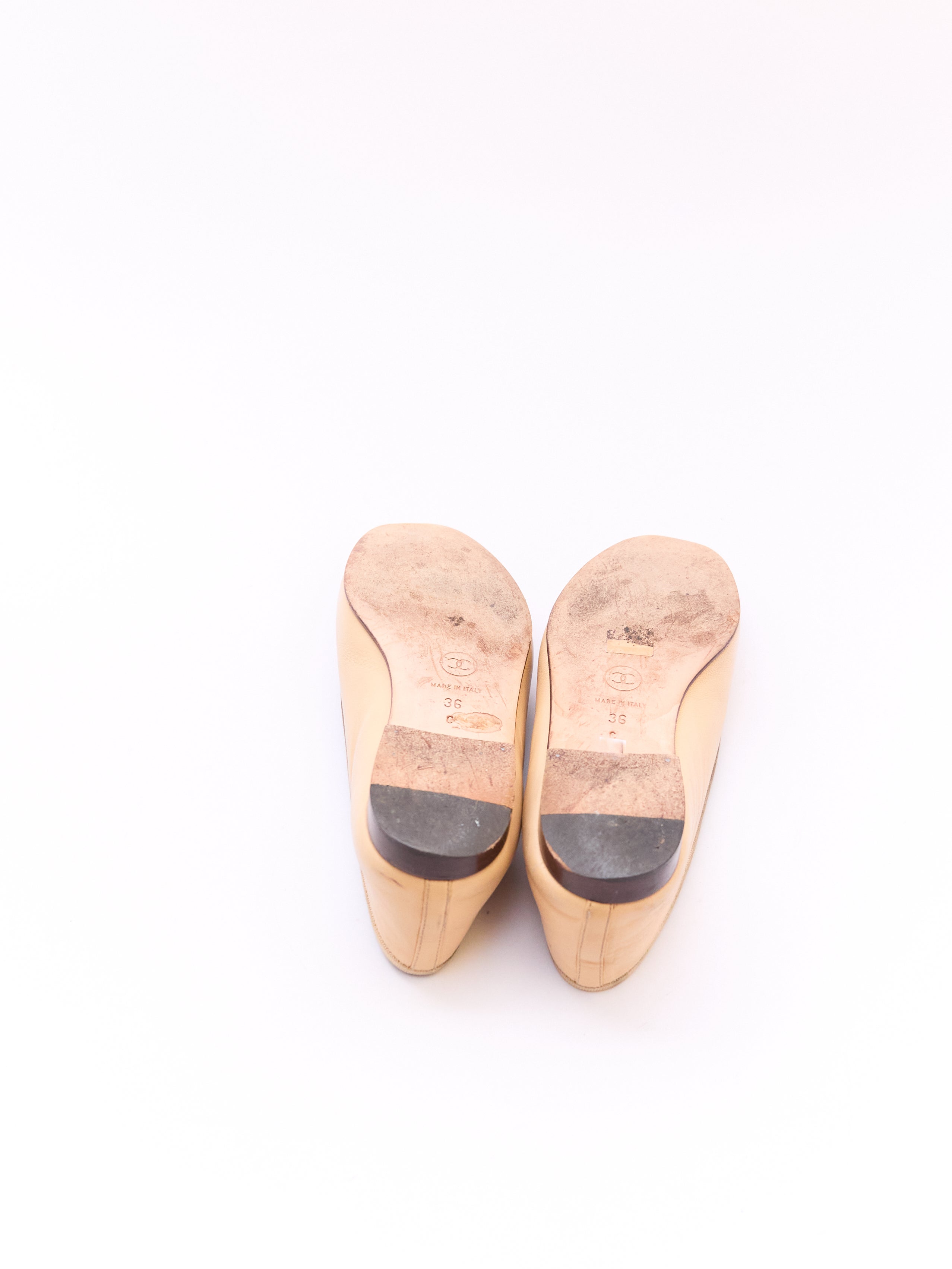 Chanel Beige and Black Leather Cap Toe Flat Size 36
