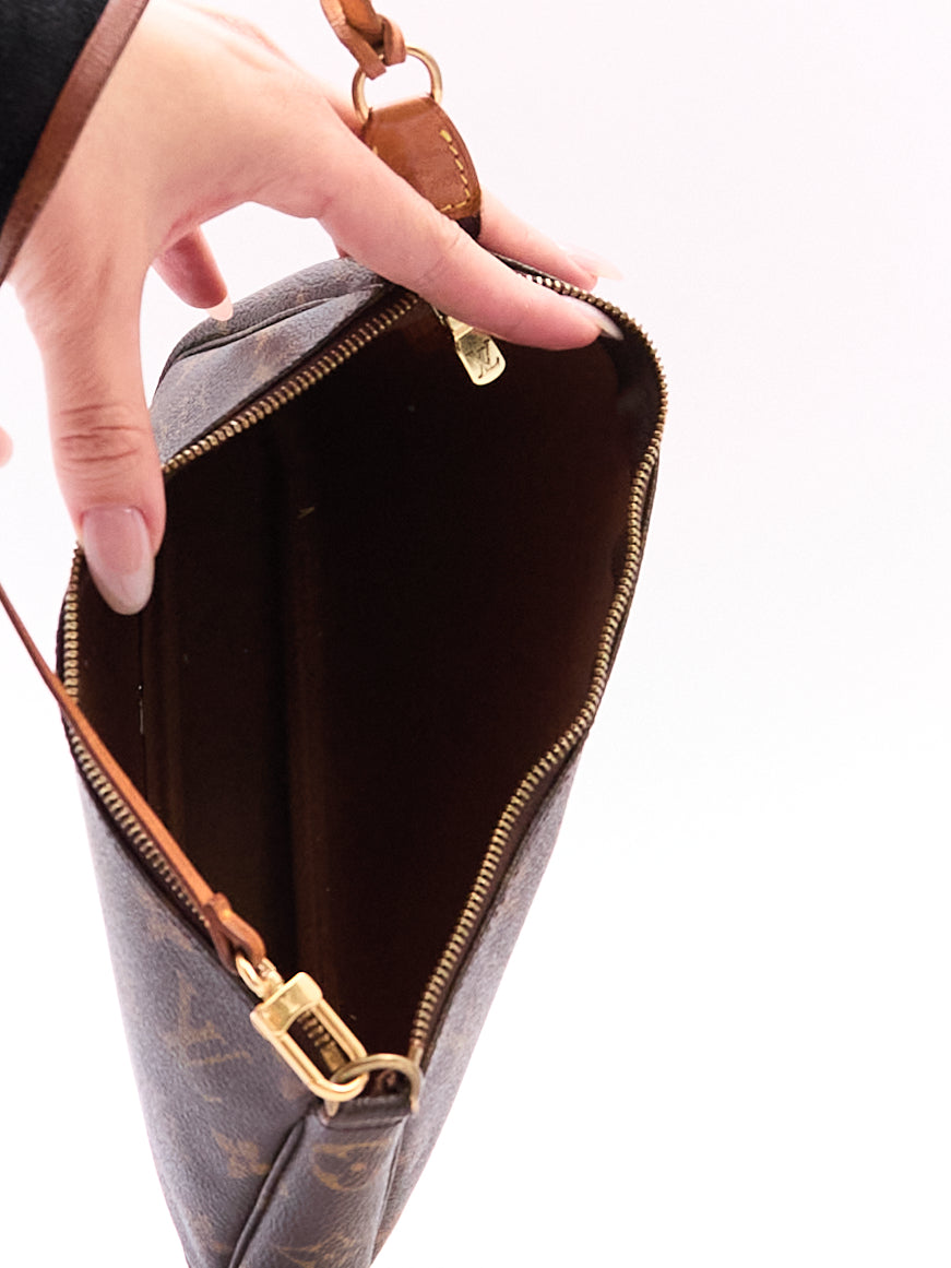 90's Louis Vuitton Monogram Pochette