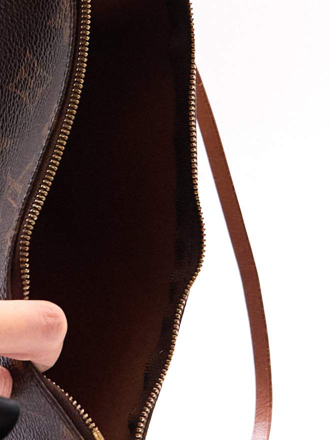 90's Louis Vuitton Monogram Pochette