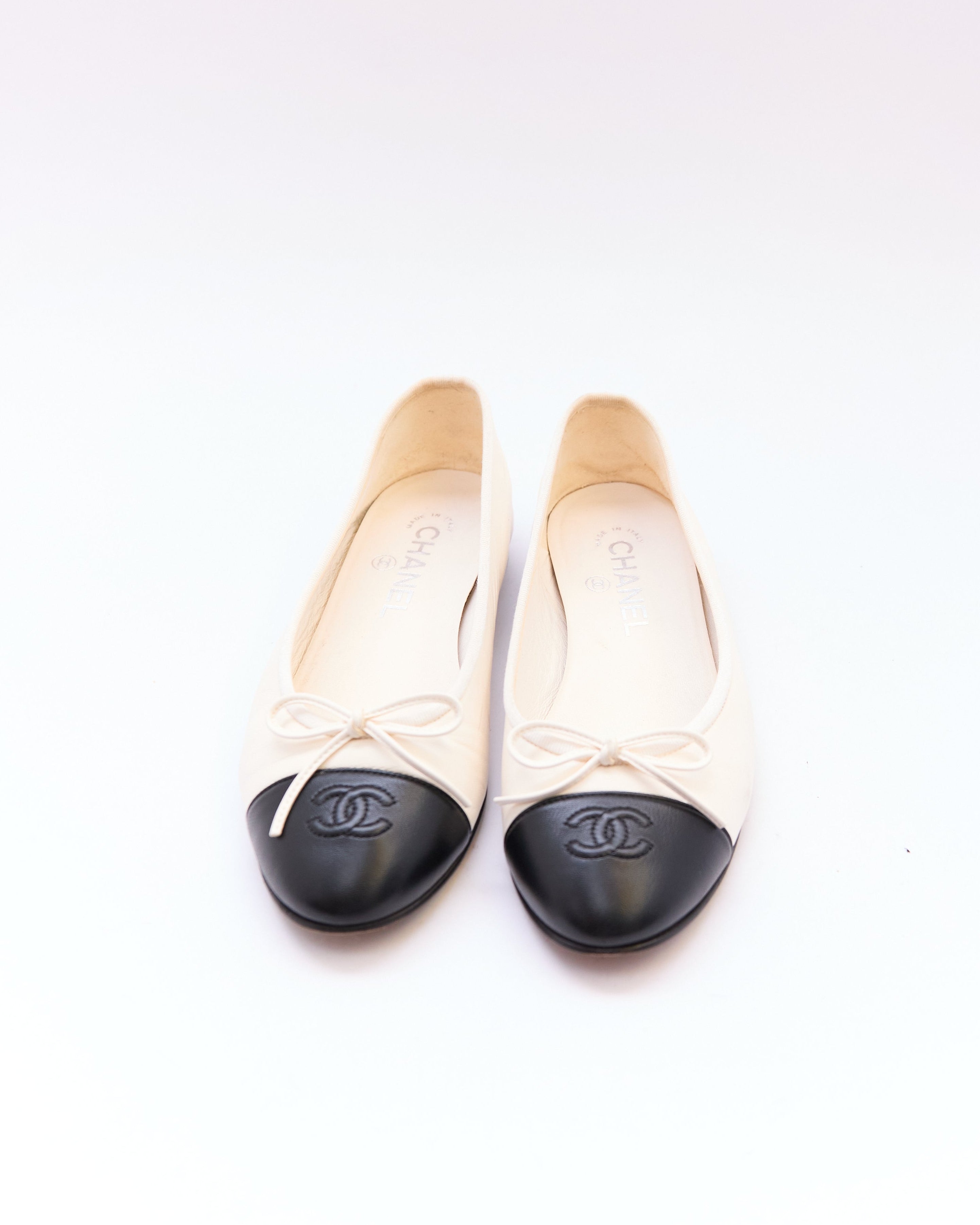 Chanel White Leather Black Toe Flats Size 38