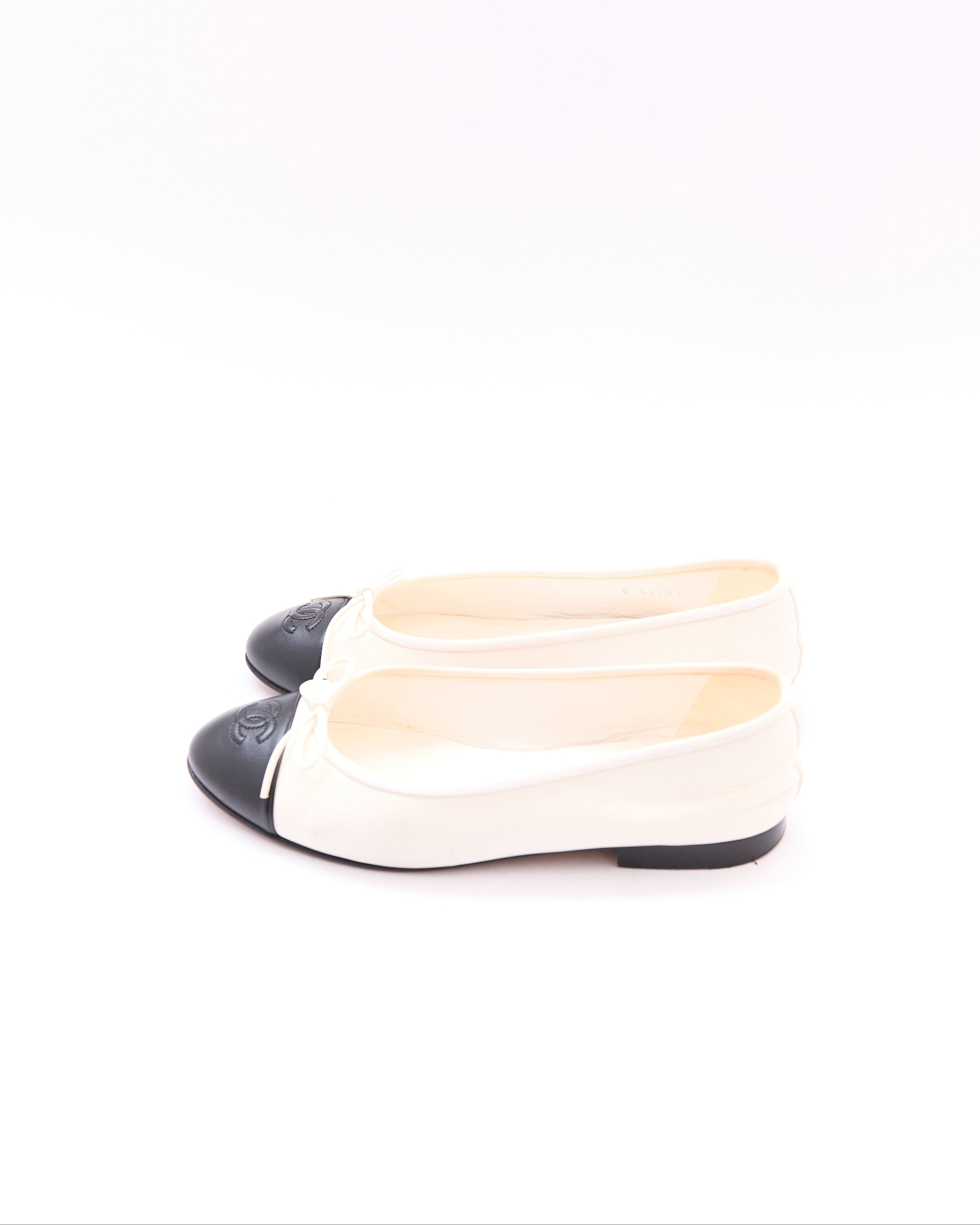Chanel White Leather Black Toe Flats Size 38