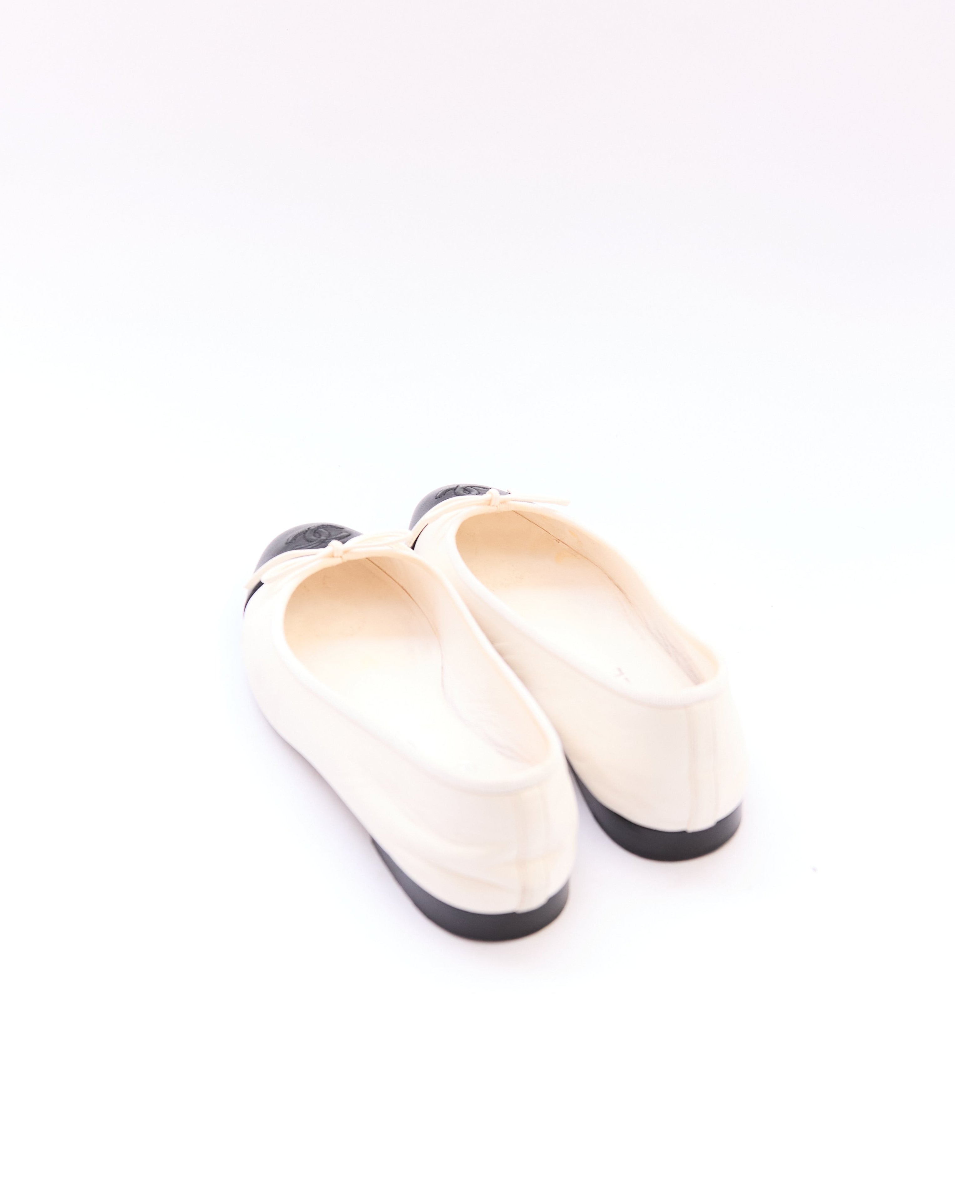 Chanel White Leather Black Toe Flats Size 38