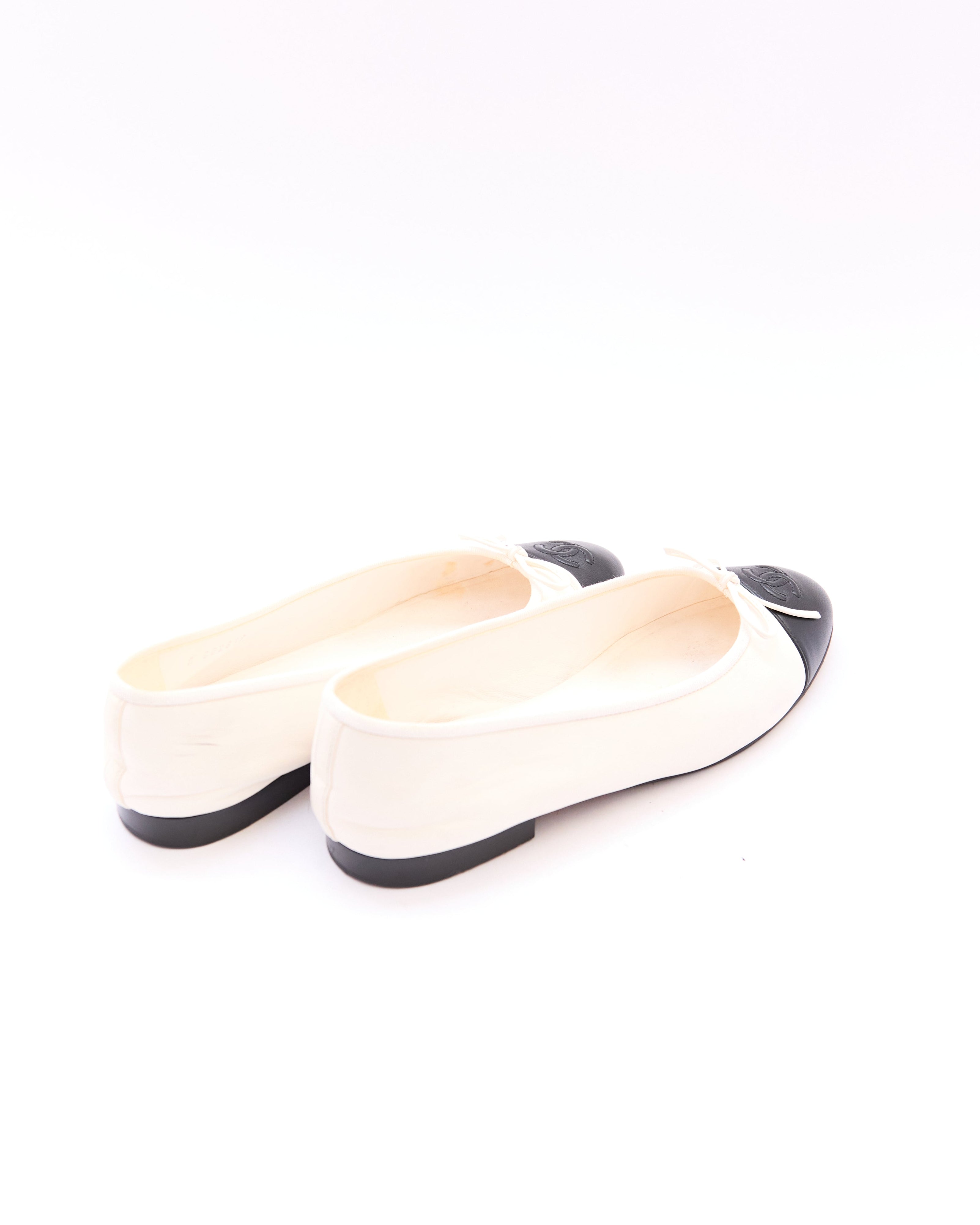 Chanel White Leather Black Toe Flats Size 38
