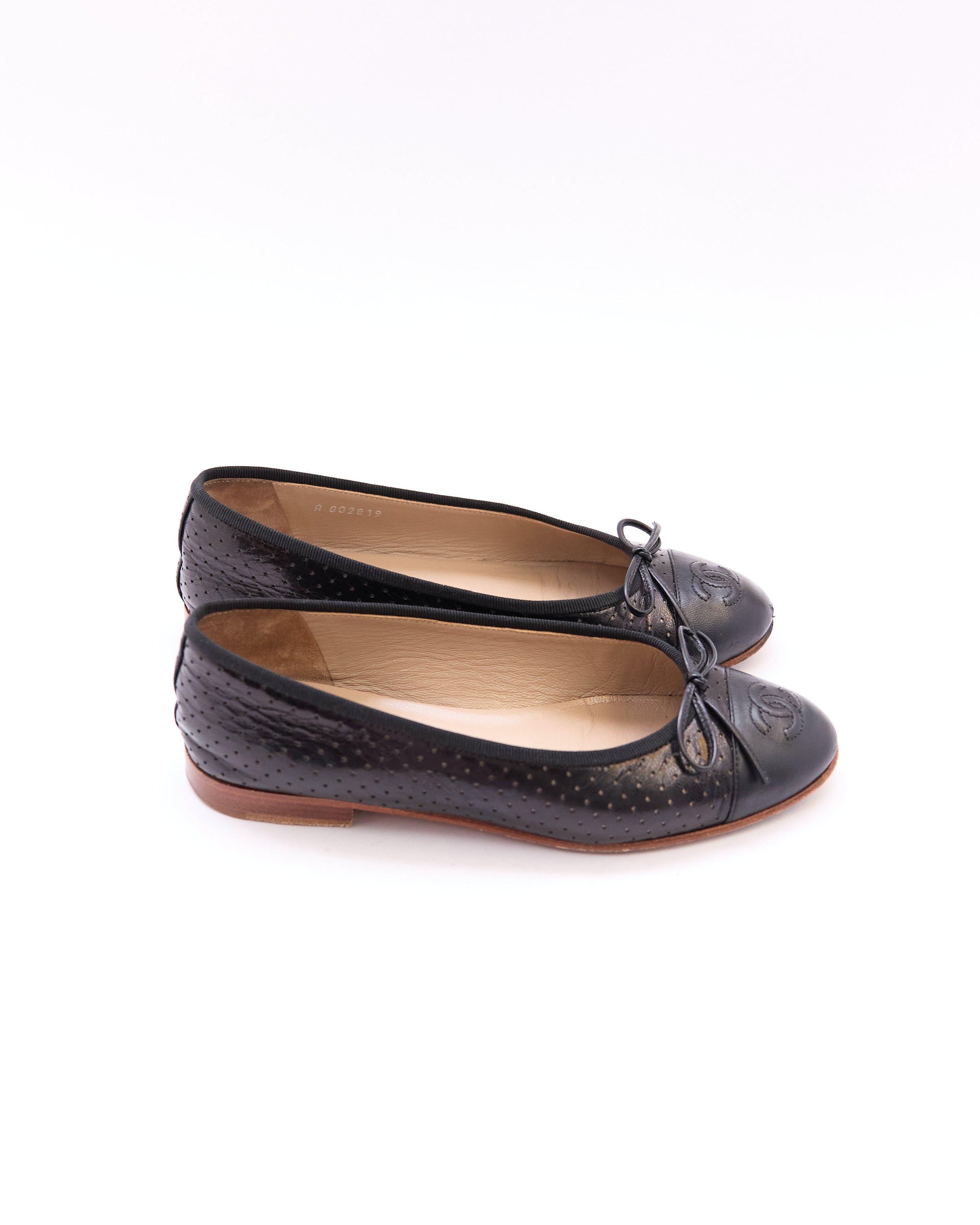 Chanel Black Leather Perforated Flats Size 35.5
