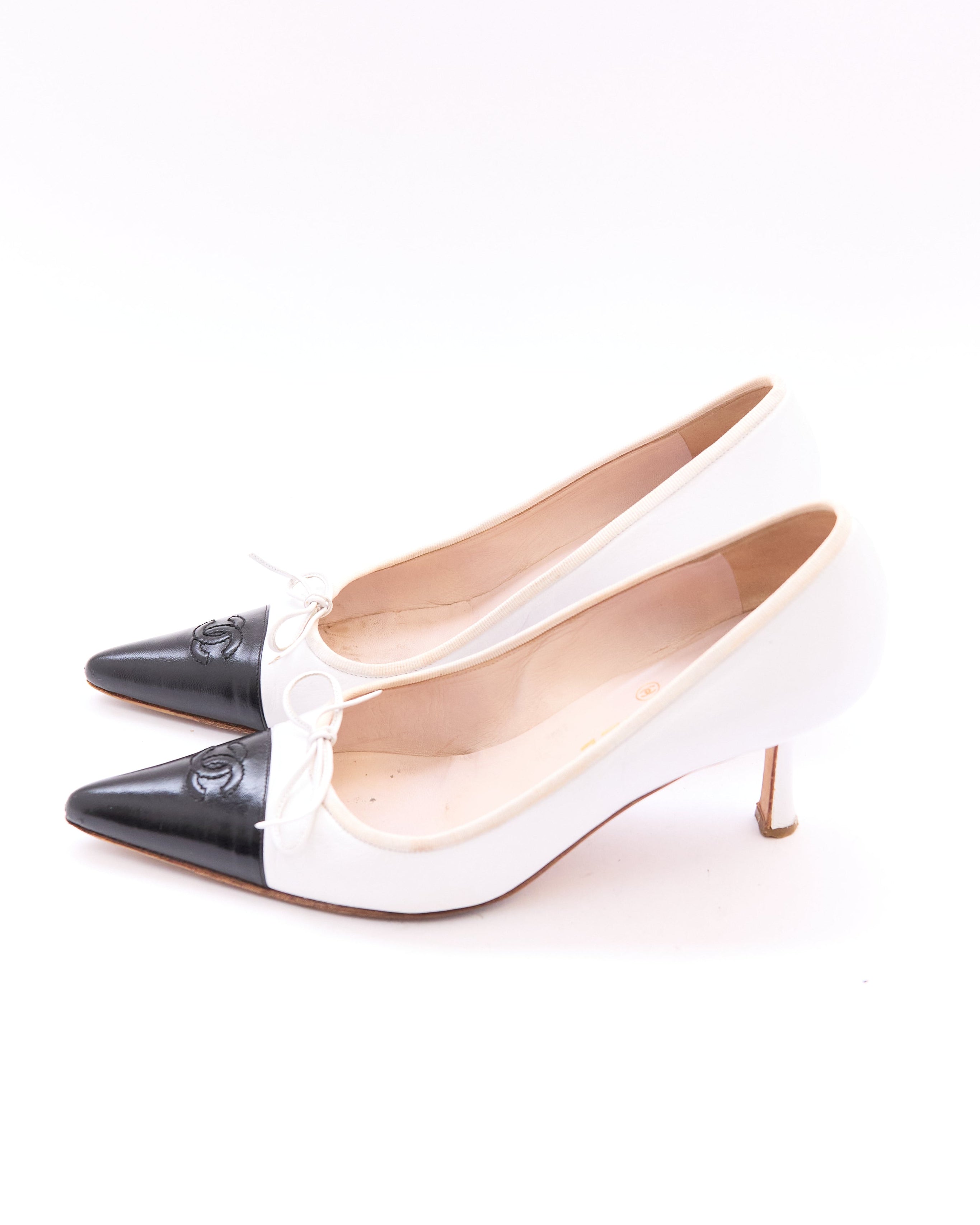 Chanel White Leather Black Toe Pointed Heels Size 39