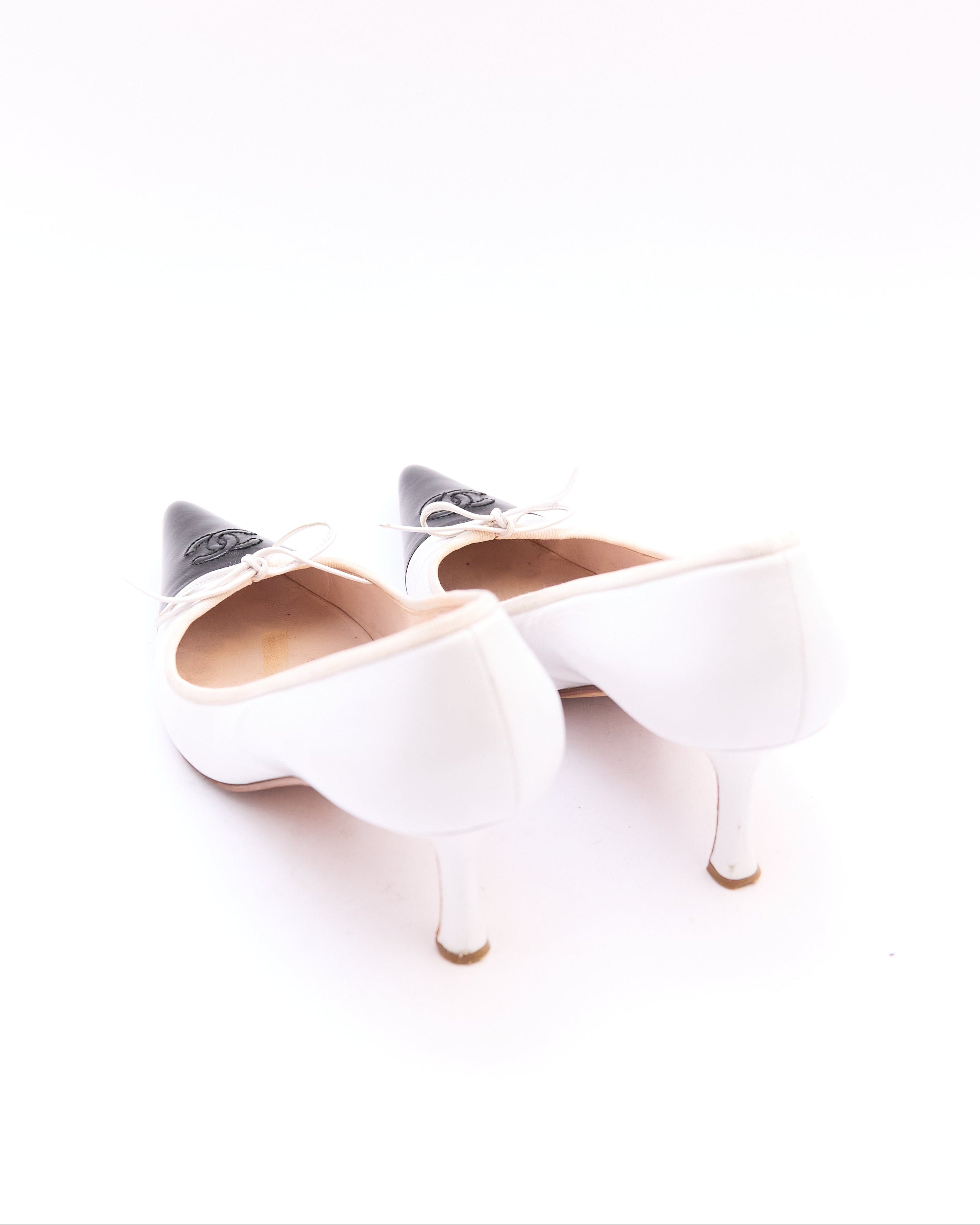 Chanel White Leather Black Toe Pointed Heels Size 39