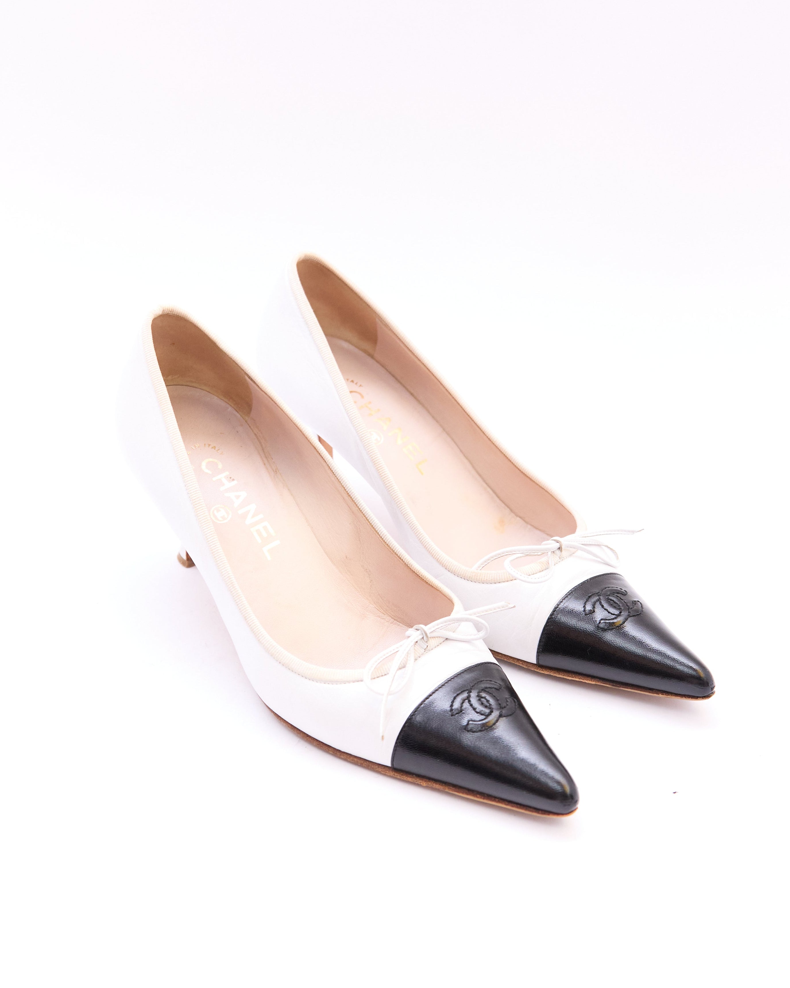 Chanel White Leather Black Toe Pointed Heels Size 39