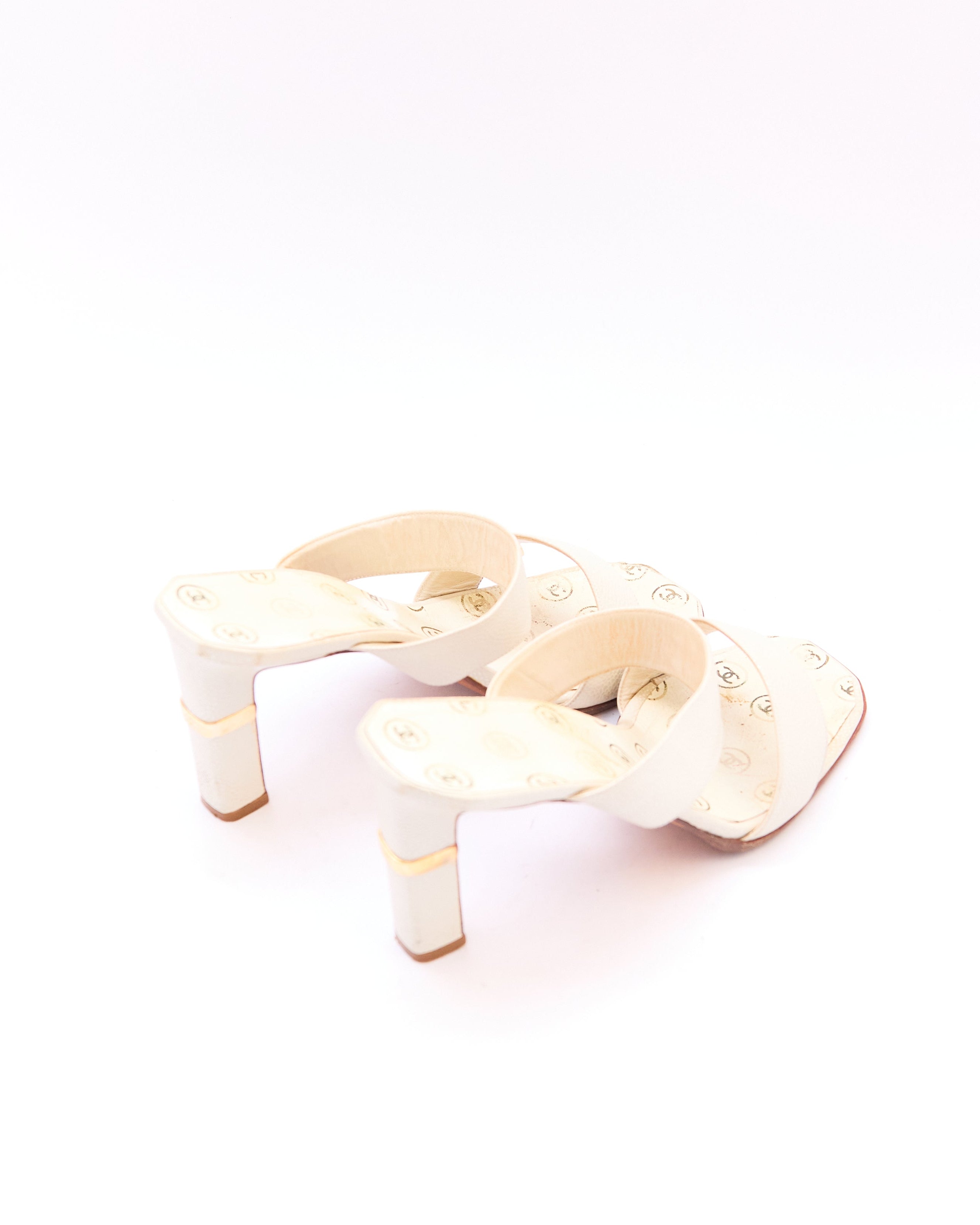 Chanel White CC Logo Leather Strap Sandals Size 39