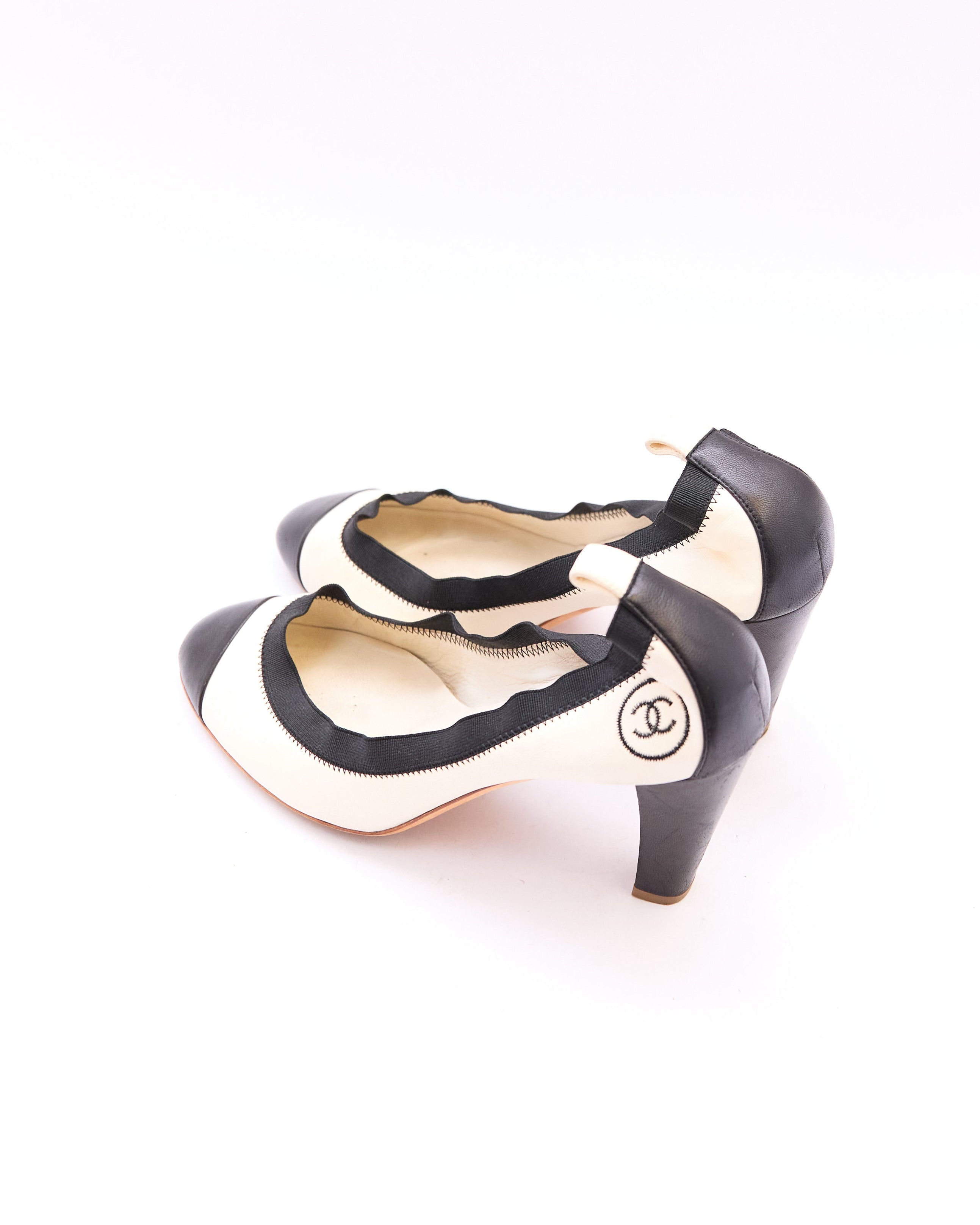 Chanel White Black Scrunch Ballet Pumps Size 40