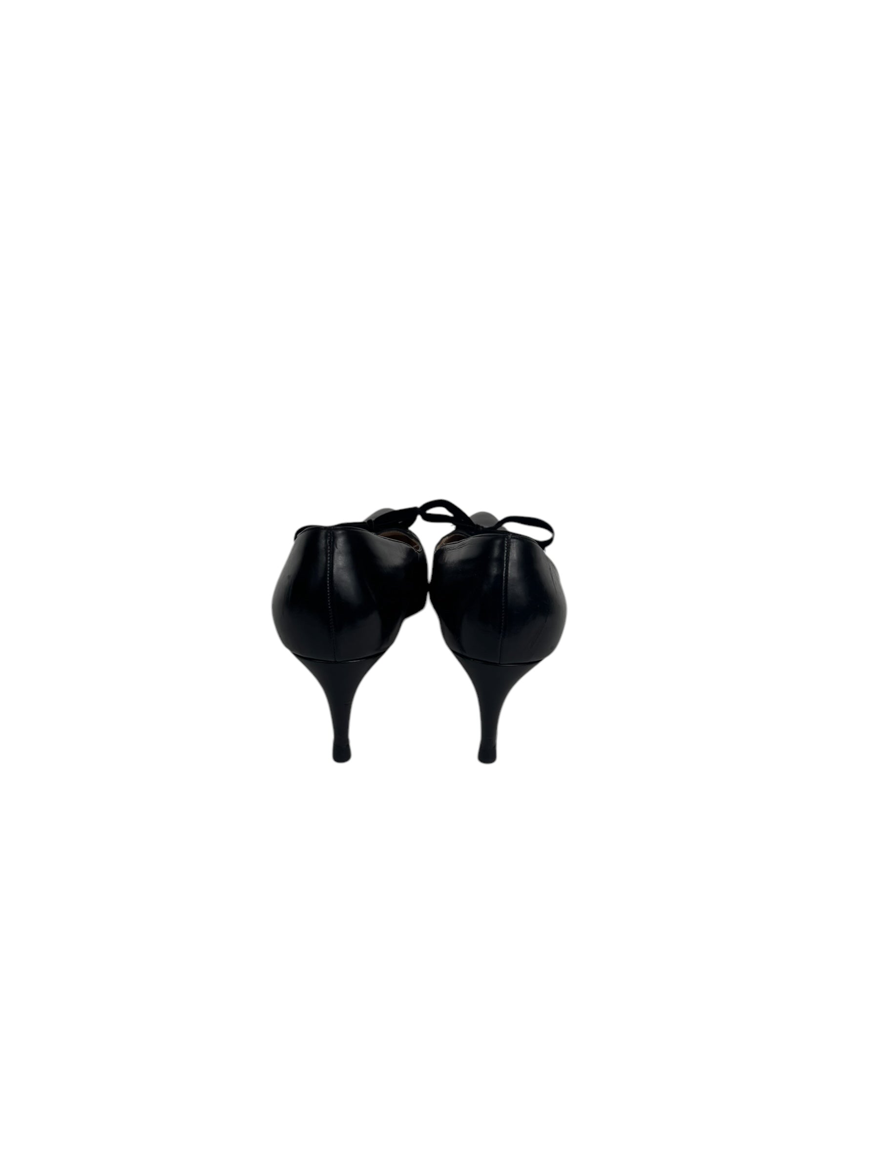 Manolo Blahnik Bow Pumps (EU 38)