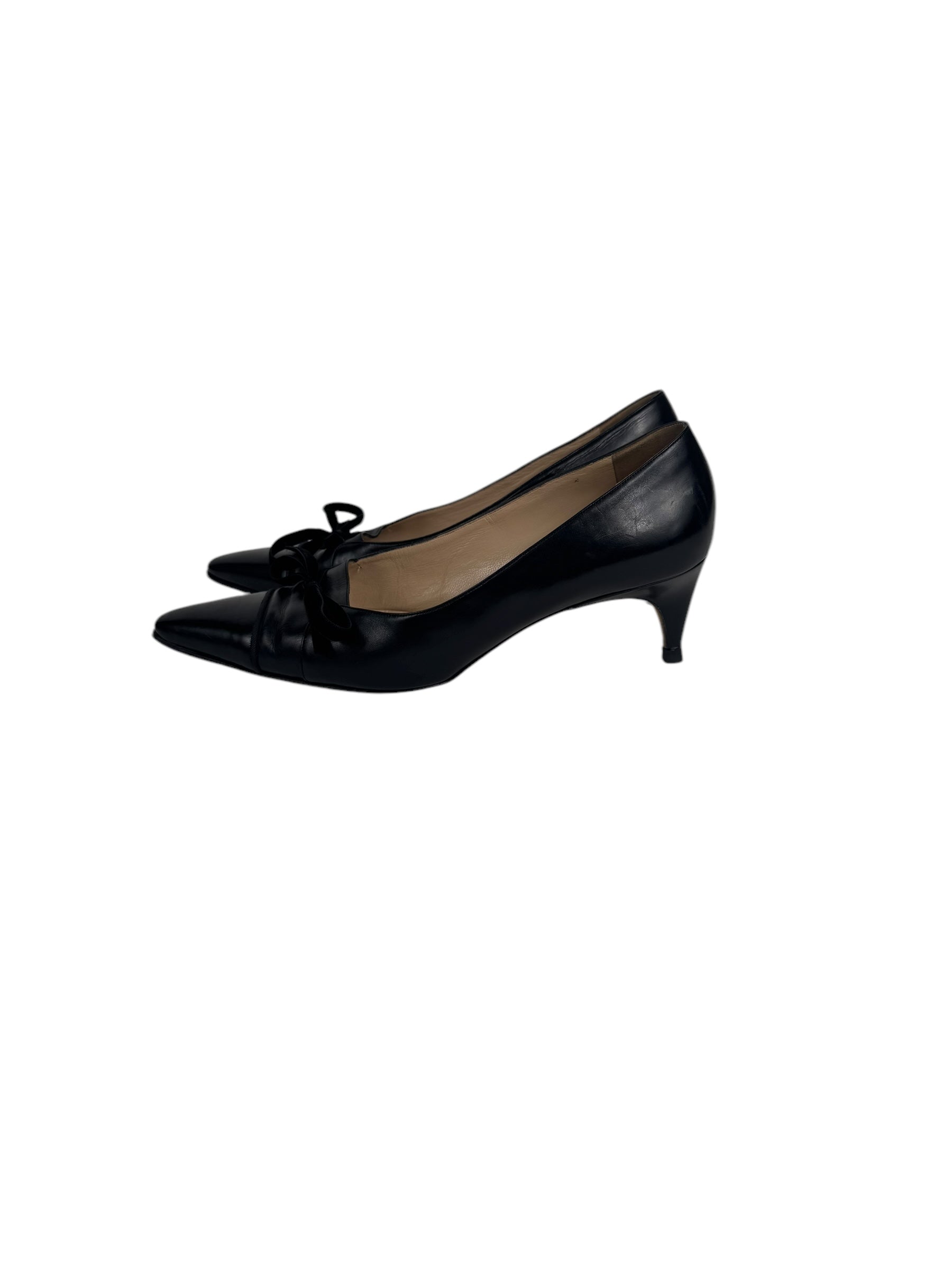 Manolo Blahnik Bow Pumps (EU 38)