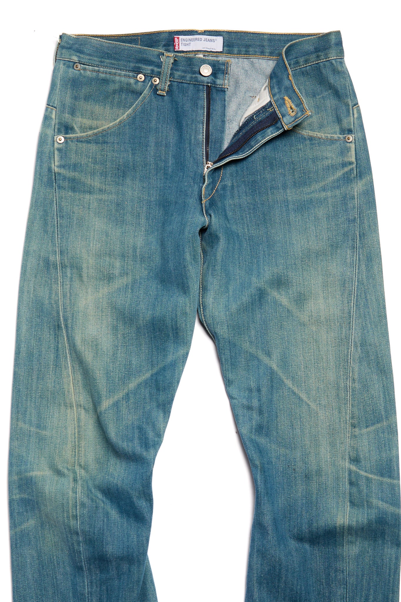 Vintage Levi’s Engineered 3D Distressed Jeans W32x31