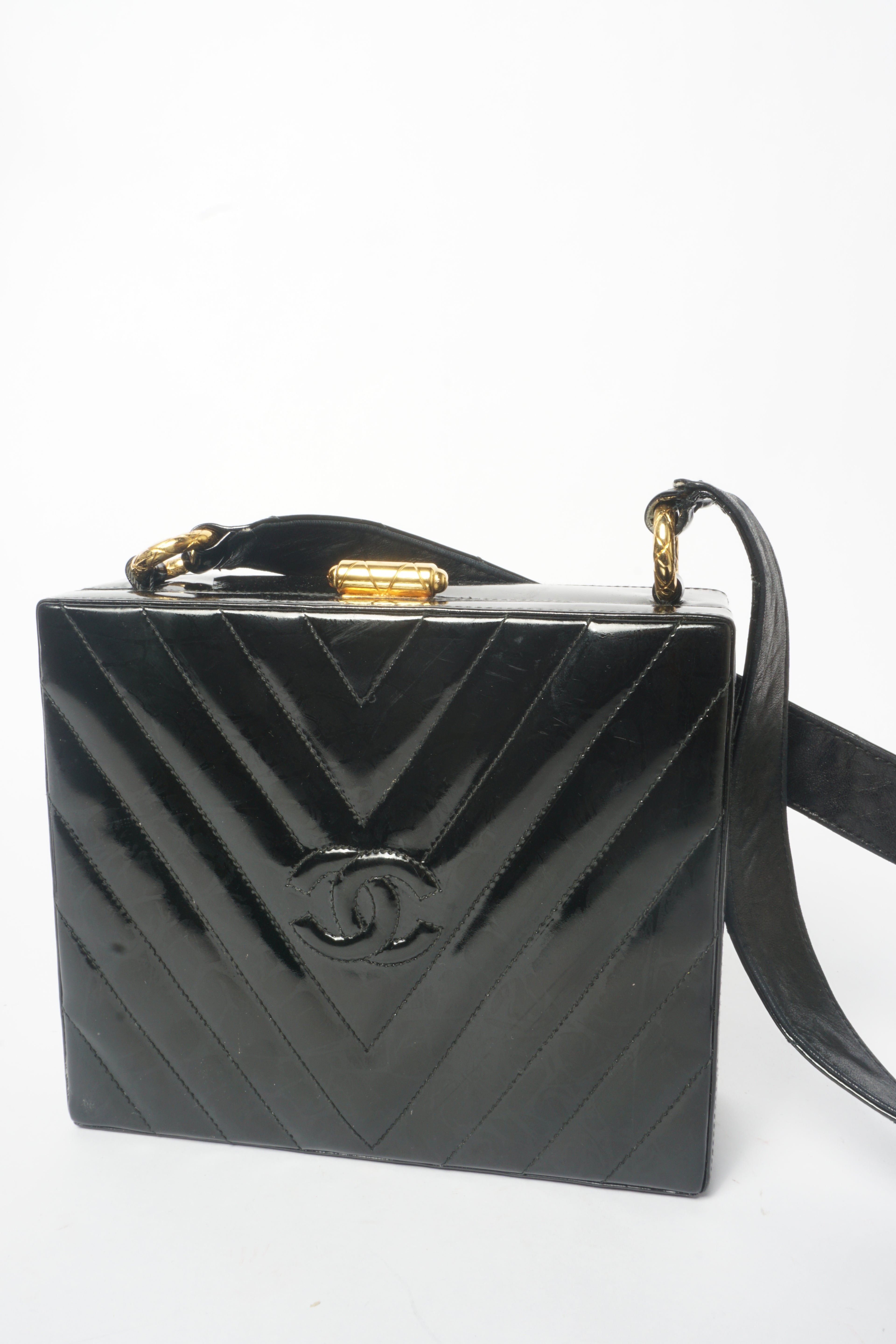 Chanel Vintage Chevron CC Patent Leather Box Bag