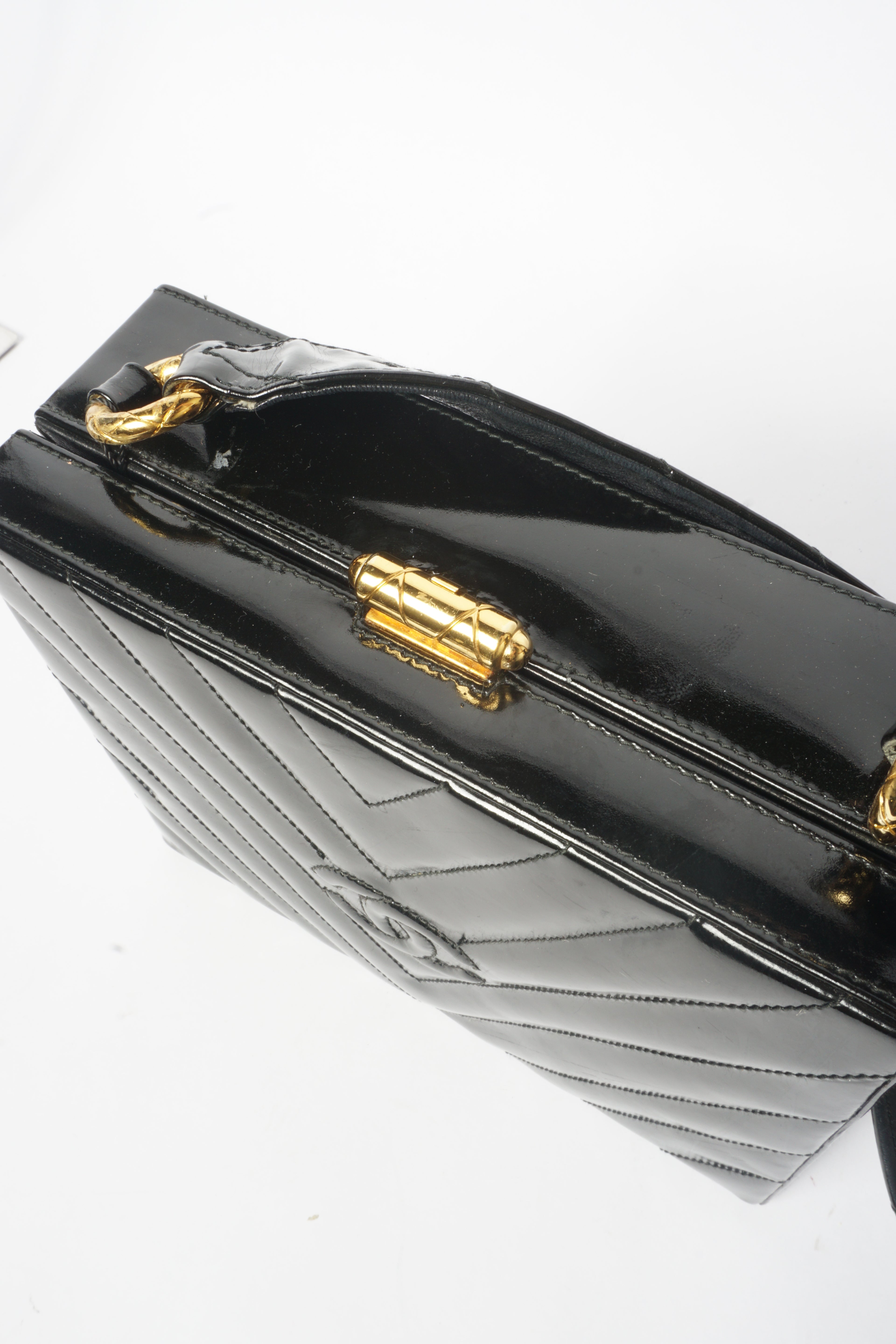 Chanel Vintage Chevron CC Patent Leather Box Bag