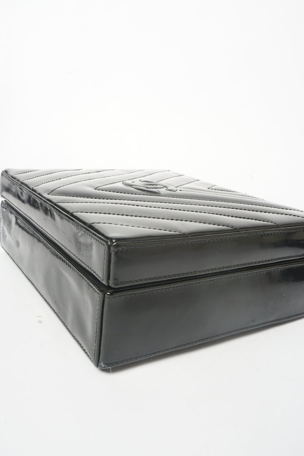 Chanel Vintage Chevron CC Patent Leather Box Bag