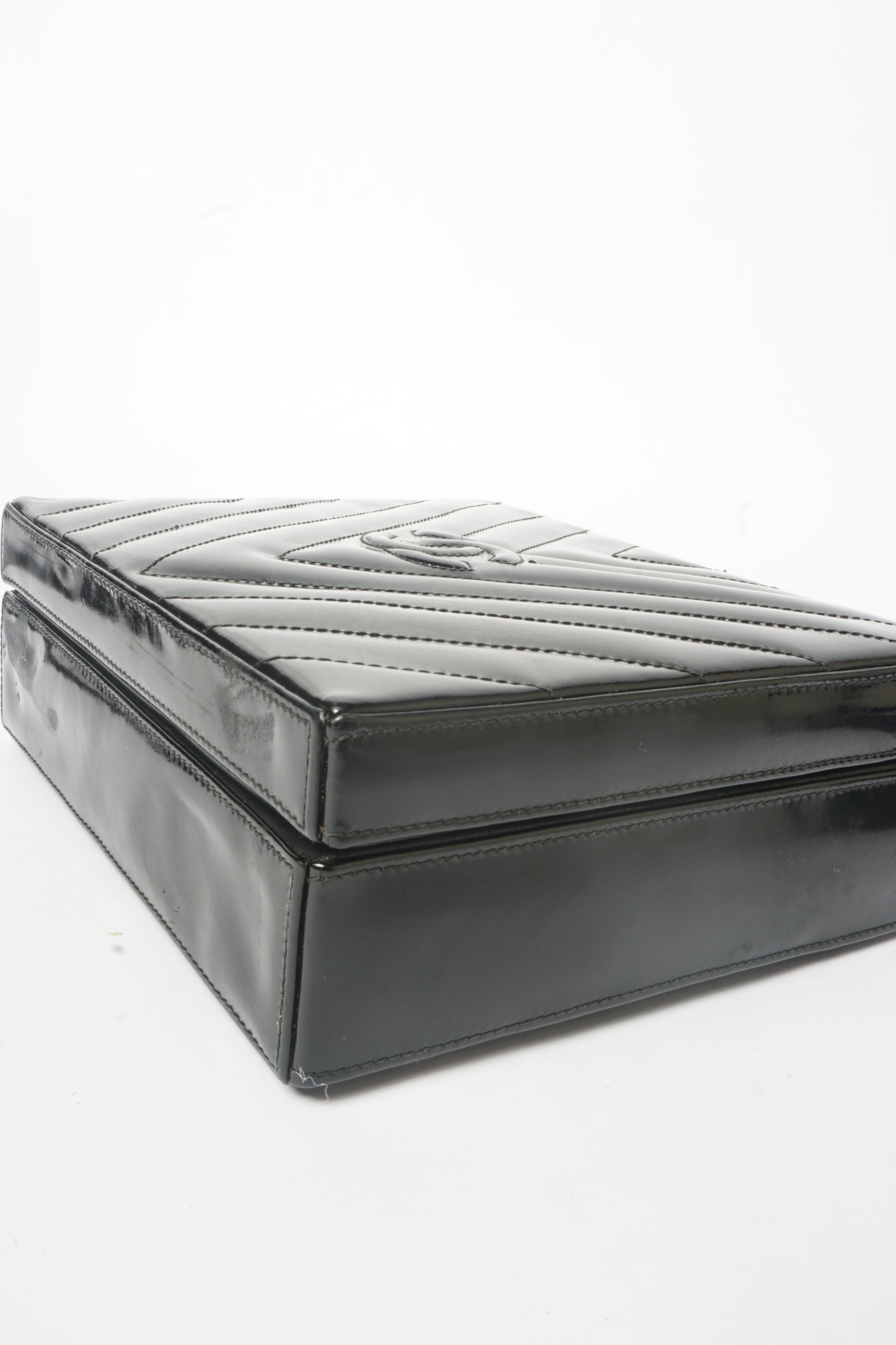 Chanel Vintage Chevron CC Patent Leather Box Bag