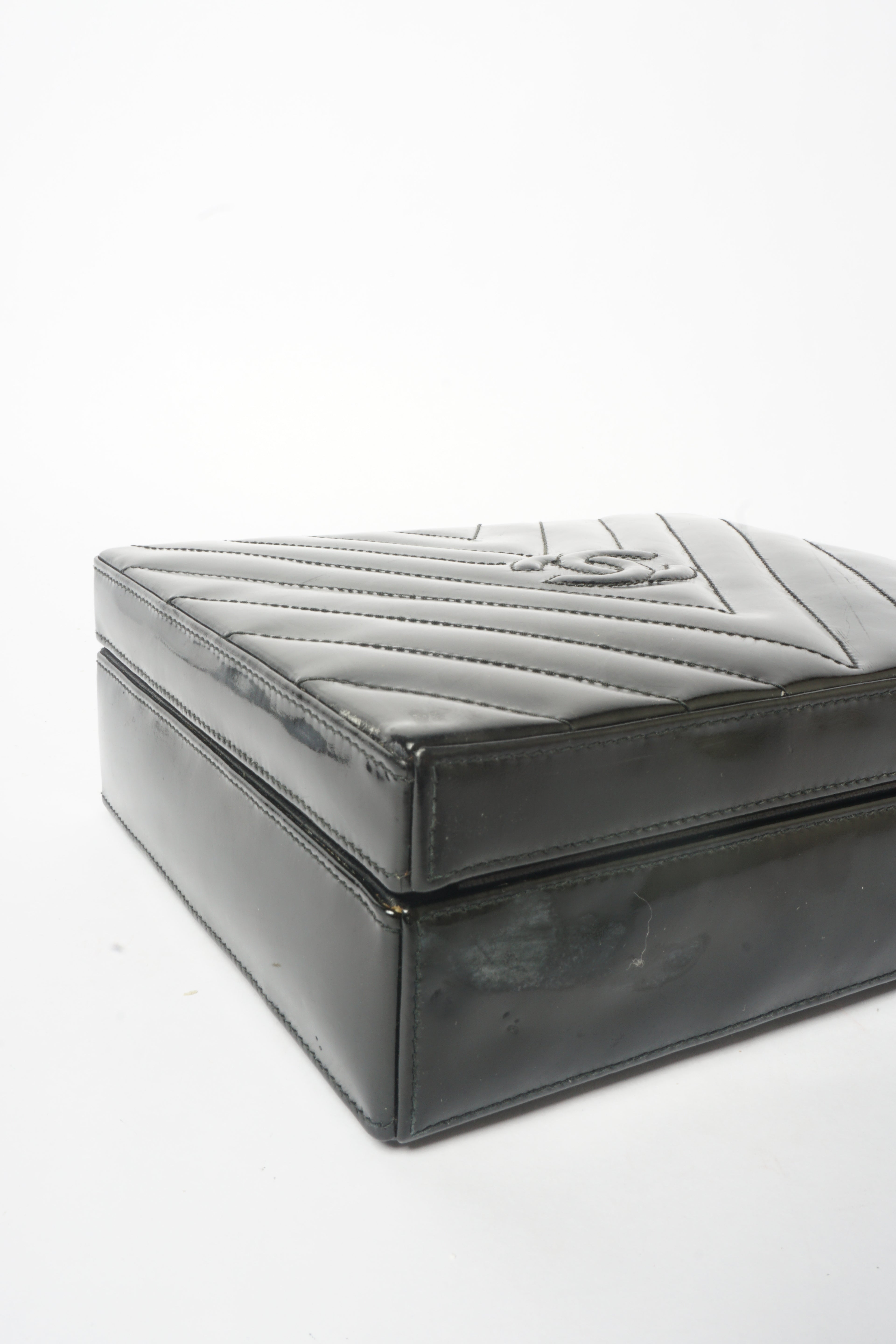 Chanel Vintage Chevron CC Patent Leather Box Bag