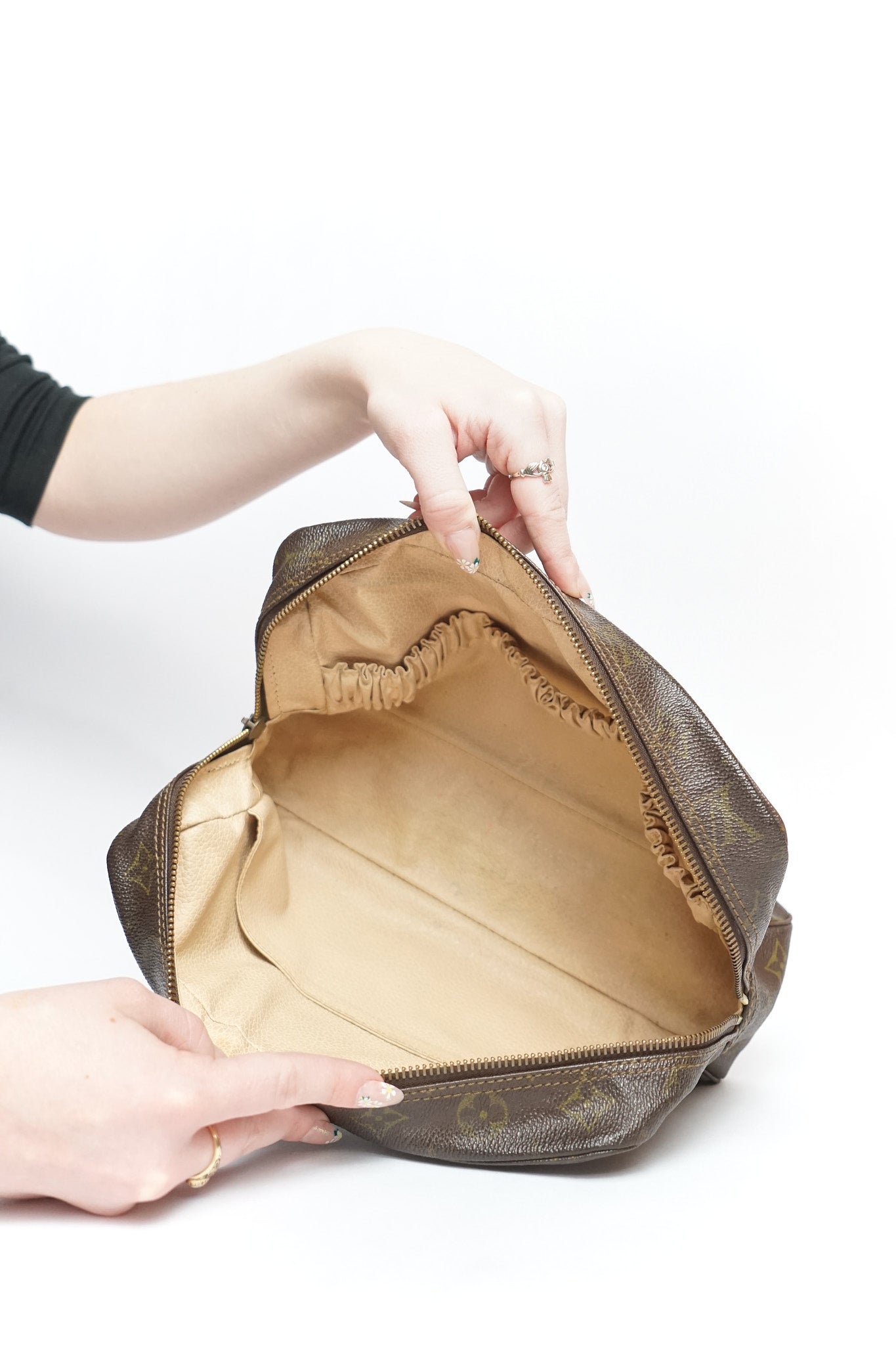 Louis Vuitton 28 Monogram Travel Pouch