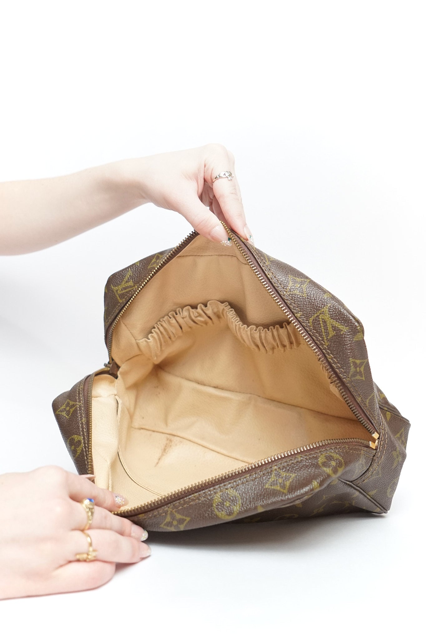 Louis Vuitton 28 Monogram Travel Pouch